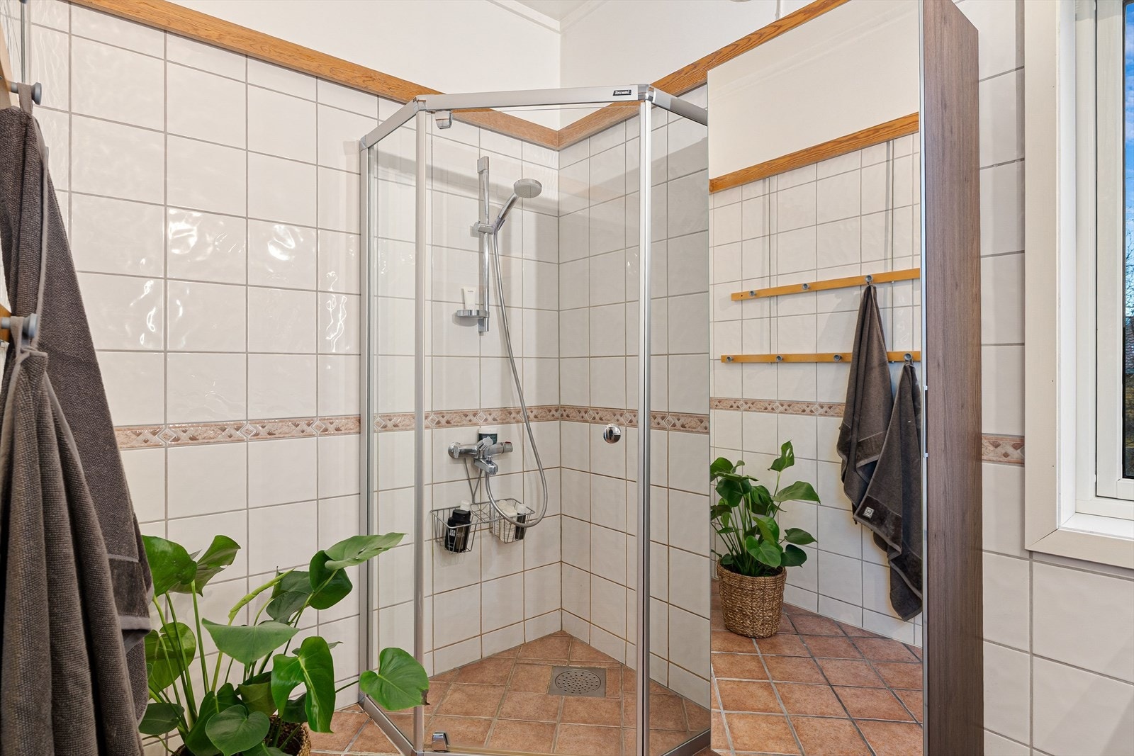 Badet har fått tilstandsgrad 2 av takstmann og er på 6m². Galleribilde