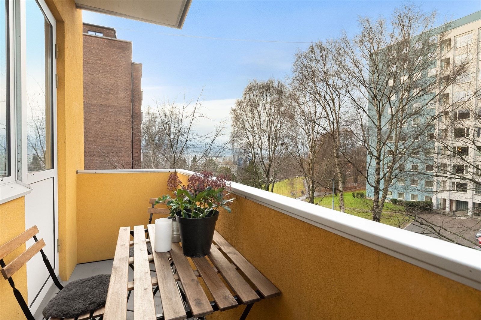 Balkong nr. 2 er 3 kvm og har plassering mot nordvest, som gjør dette til et herlig sted for lange, late sommerdager og stemningsfulle kvelder. Galleribilde