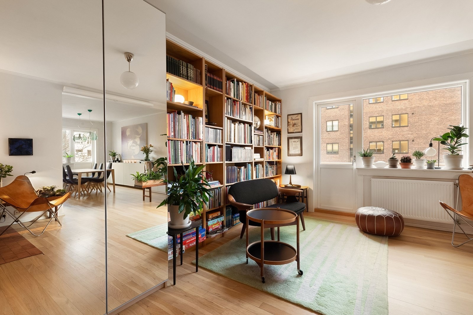 Leiligheten ble bygget i 1937 og funkisstilen er godt bevart. Galleribilde