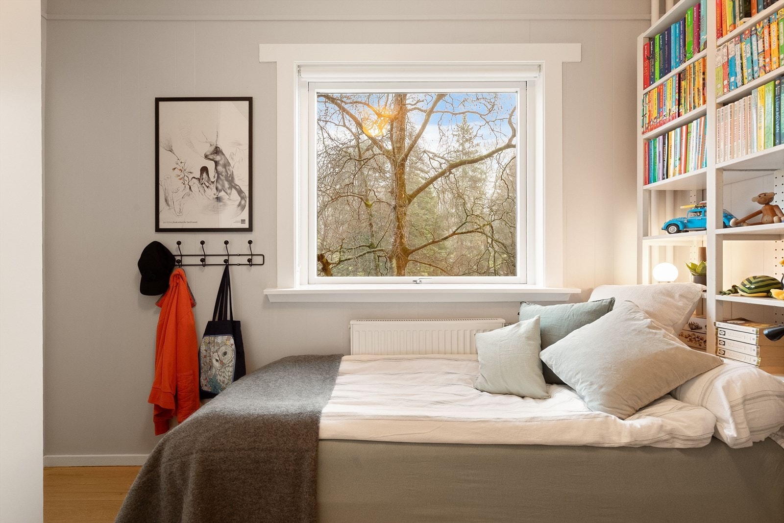 Soverommene vender ut mot rolige og grønne omgivelser. Galleribilde