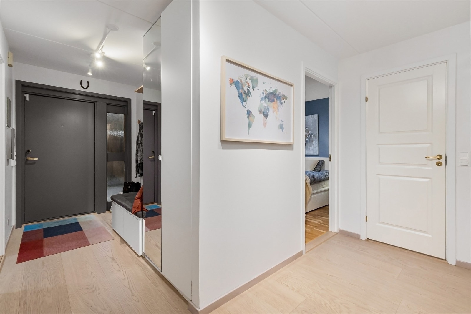 Entré / gang Galleribilde