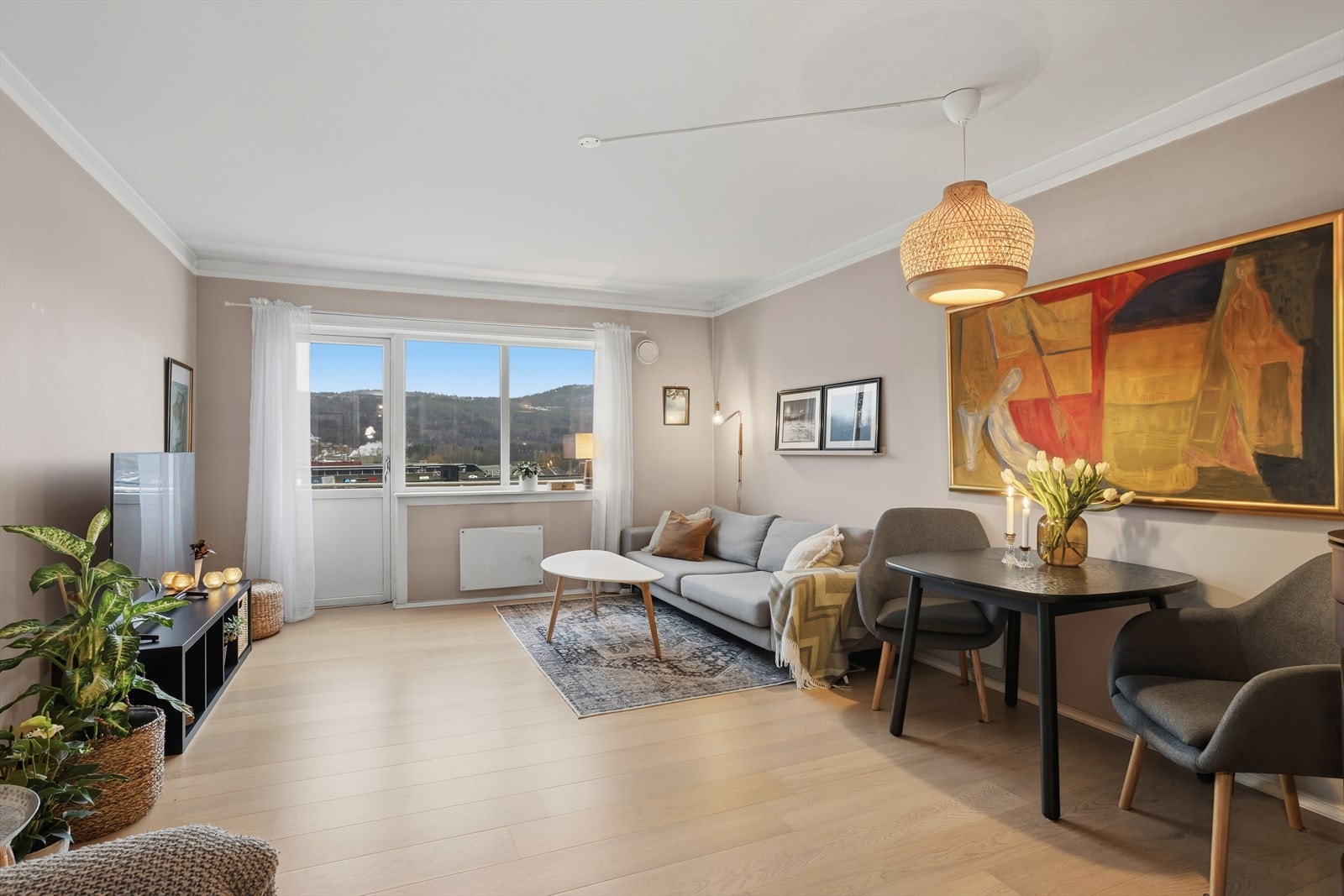 Velkommen til Nordahl Bruns gate 12B! - Innbydende 3-roms toppleilighet med solrik balkong. Foto: Jonas Andreas Erikssson. Galleribilde