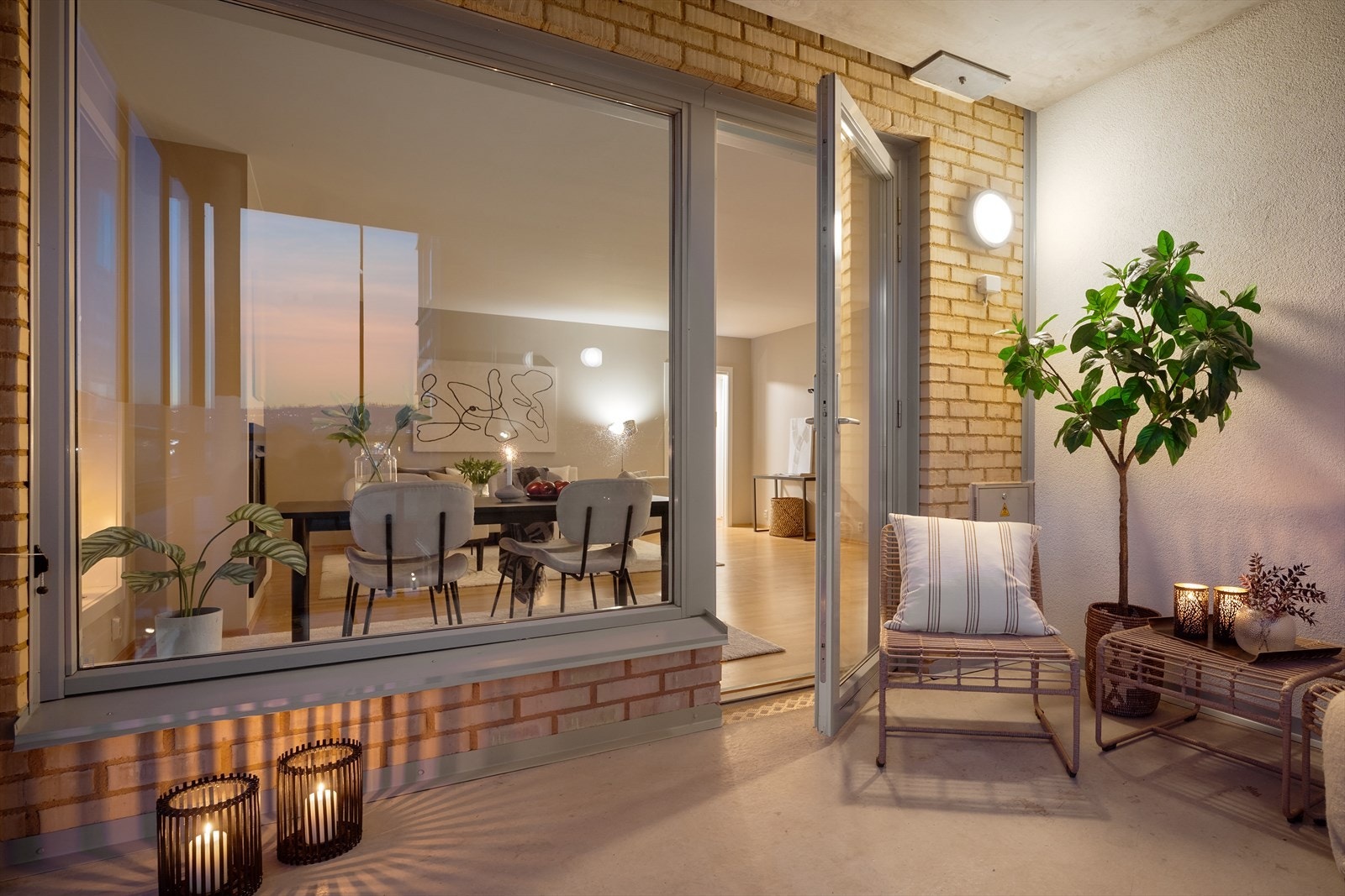 Da leiligheten ligger i enden har du rikelig med naturlig lys inn i leiligheten. Galleribilde