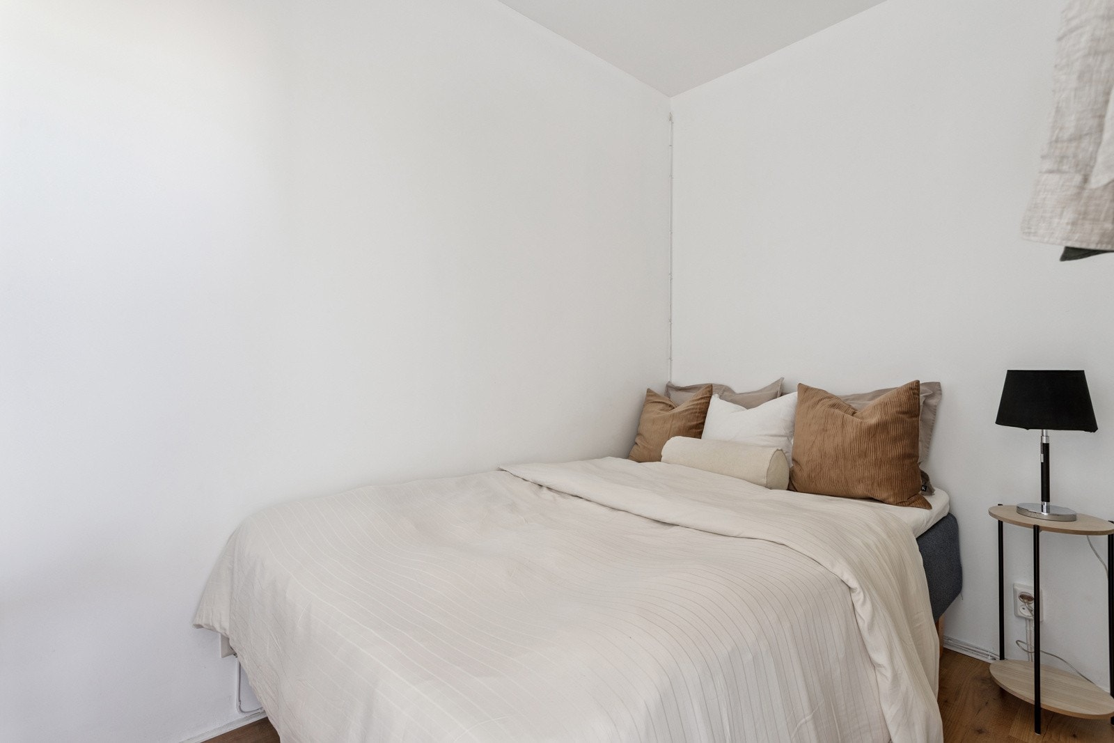 Sovealkove med plass til stor seng. Galleribilde