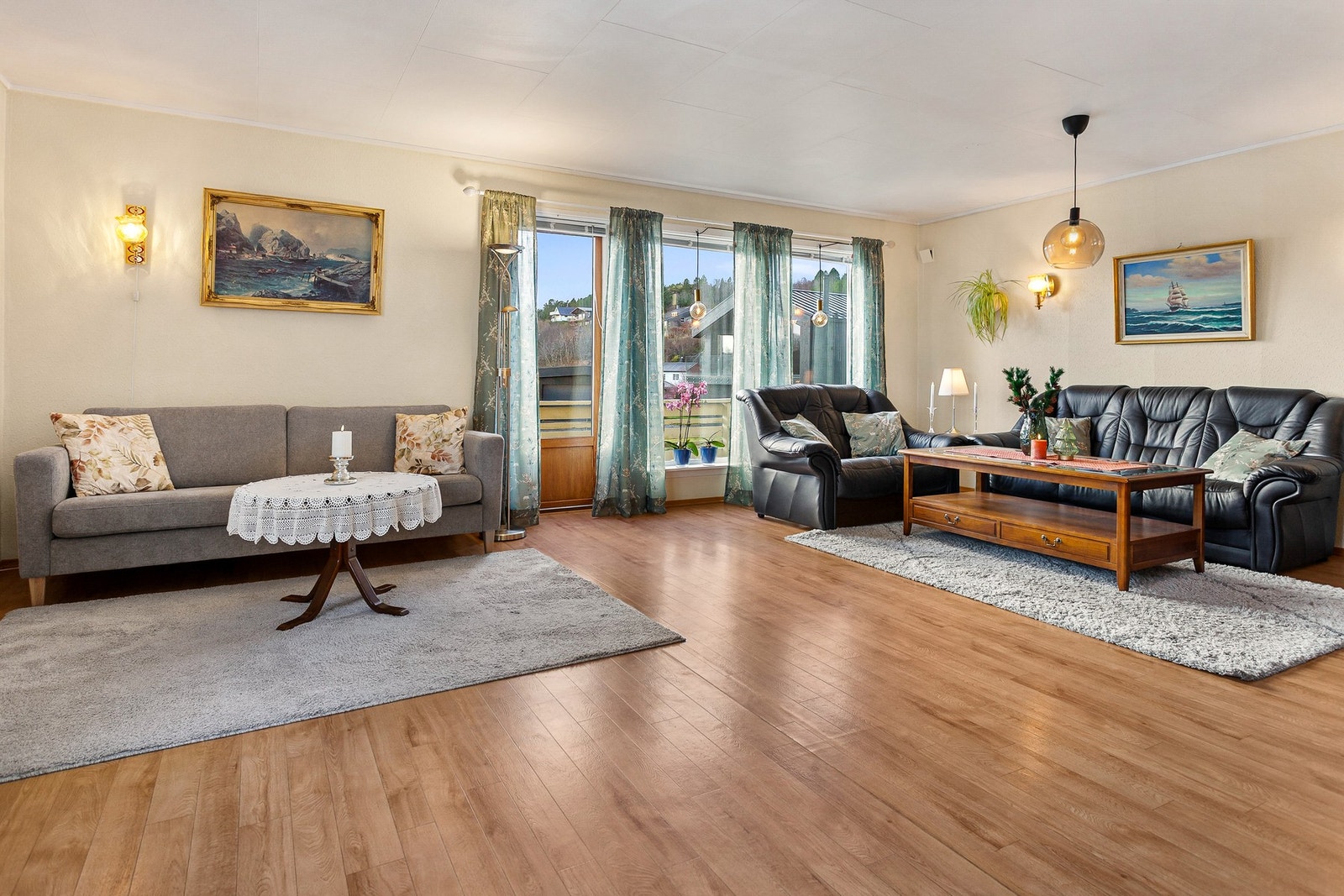 Fra stuen har man enkel adkomst til veranda. Galleribilde