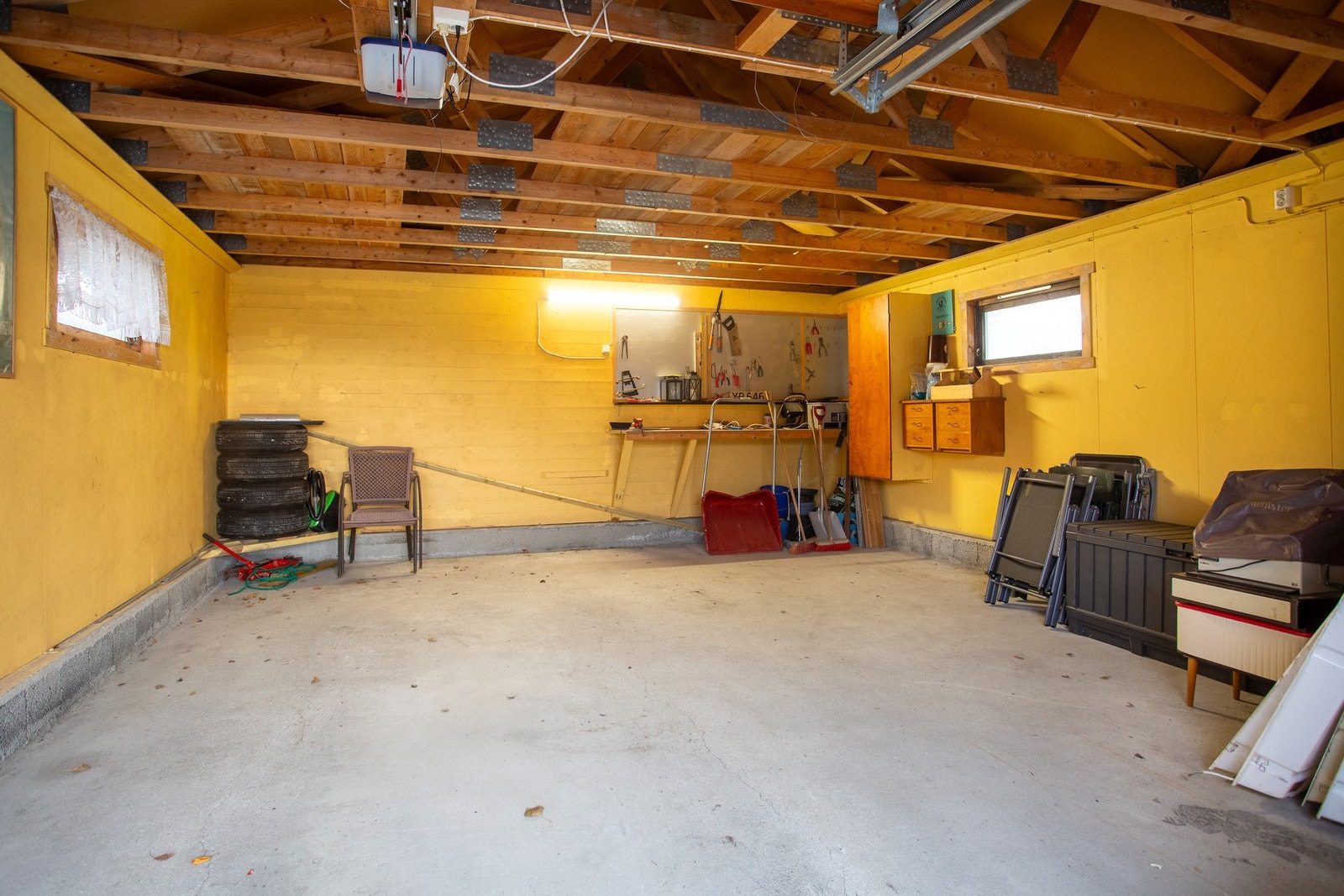 Innvendig garasje. Galleribilde