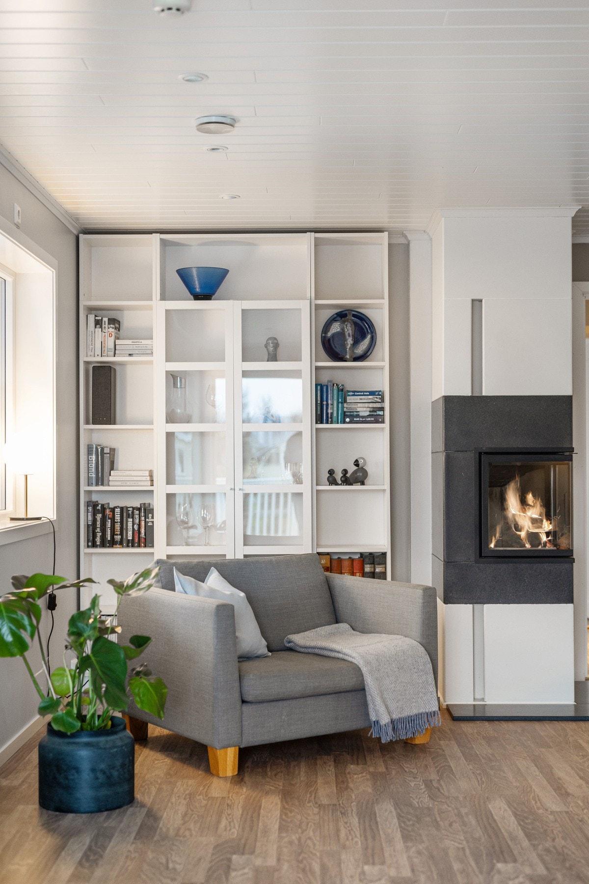 En koselig krok ved peisen. Galleribilde