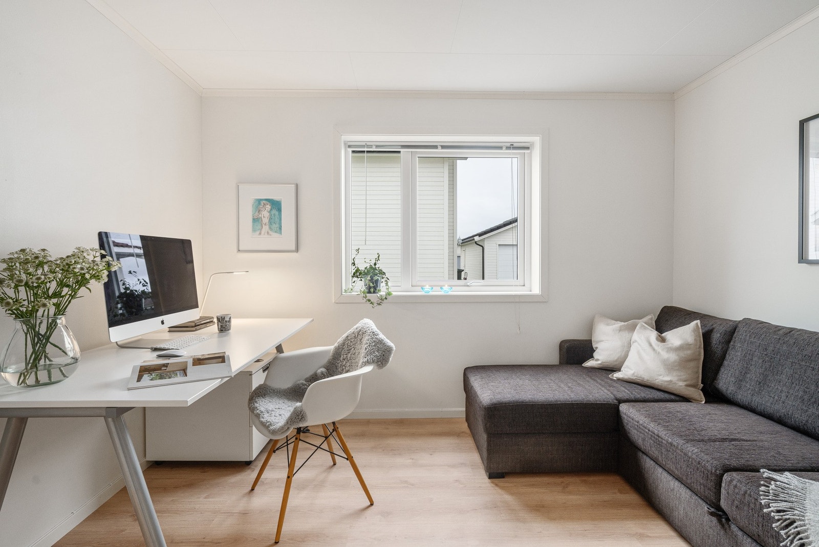 Kontor/soverom/oppholdsrom i hovedetasjen Galleribilde