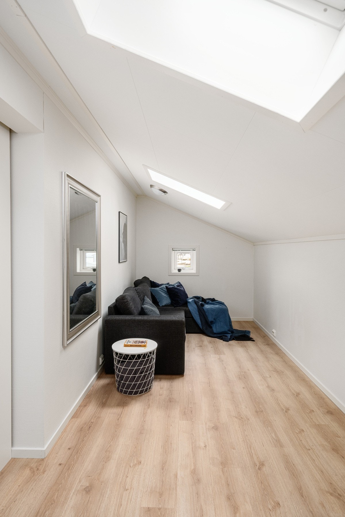 Dette rommet kan brukes til så mangt. Eksta stue, ungdomsrom, bod/walk-in-closet. Mulighetene er mange. Galleribilde