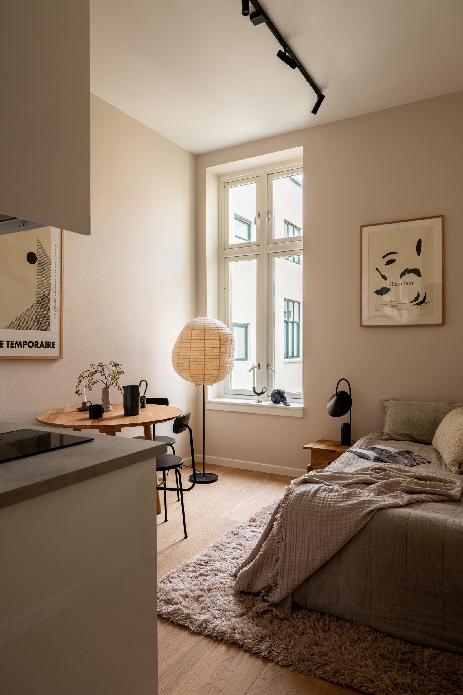 En fin og luftig 1-roms studioleilighet i et flott historisk bygg fra 1890. Galleribilde