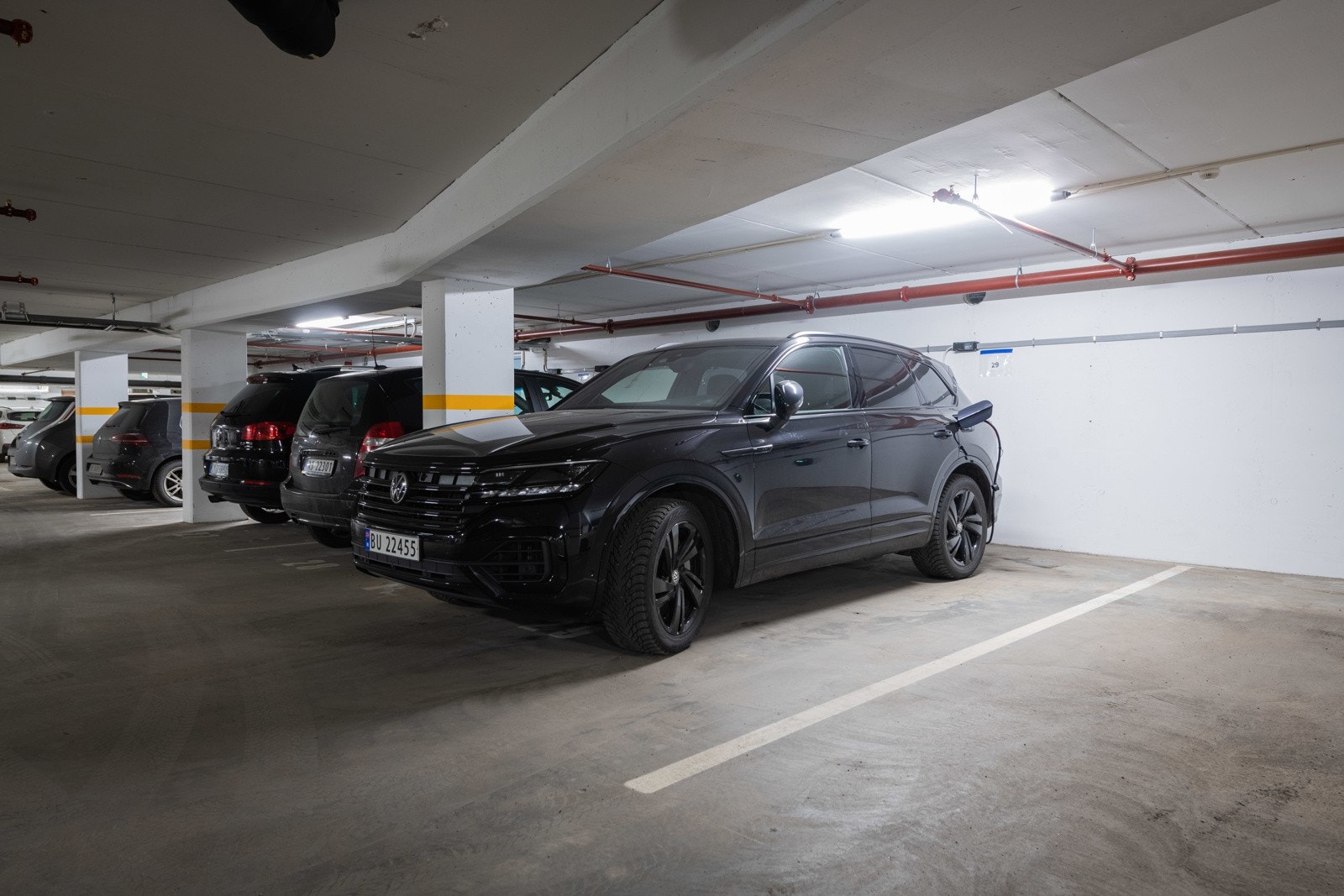 Parkering i garasjeanlegget kan kjøpes og medfølger ikke i handelen - XL garasjeplass - noter bredden Galleribilde