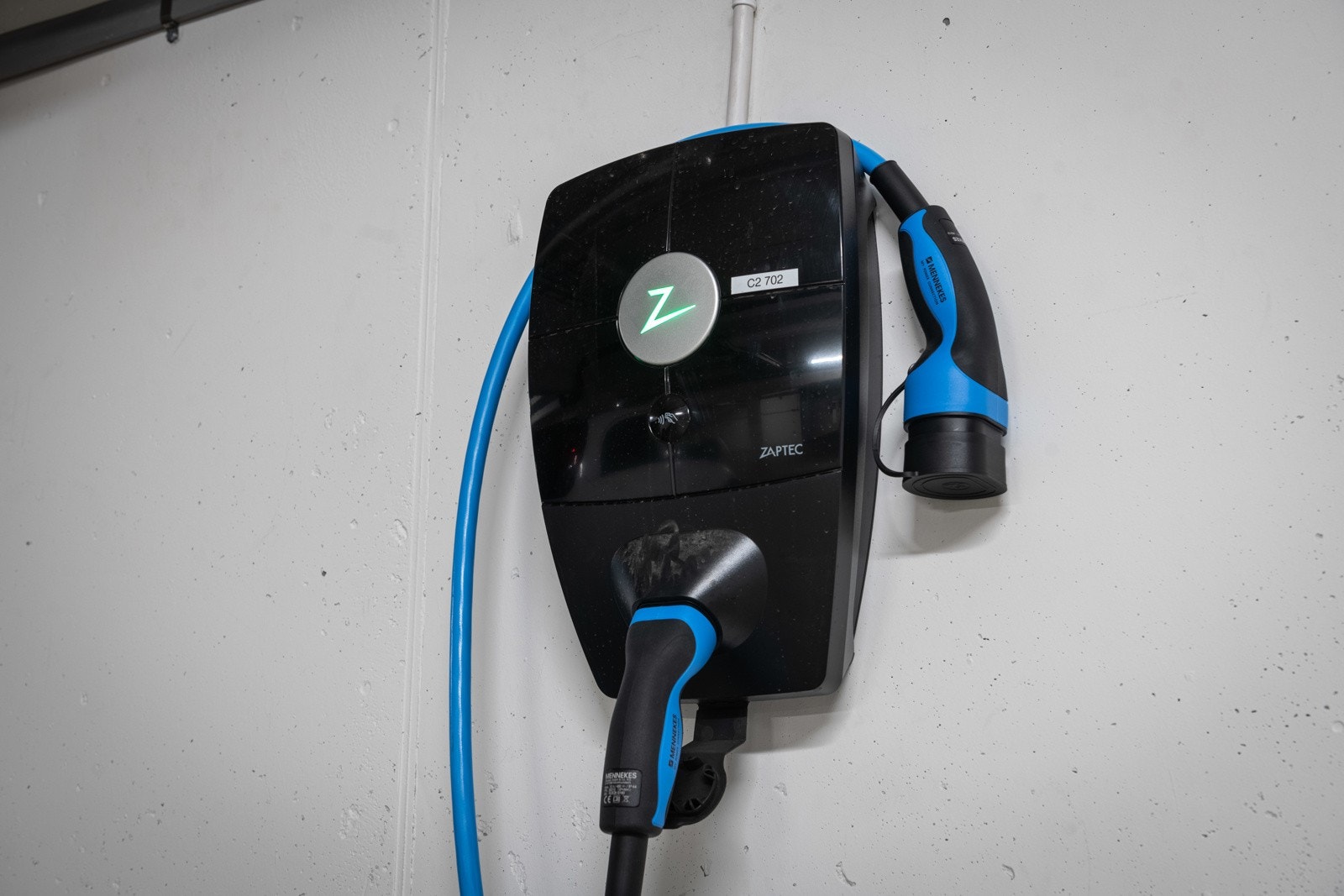 El bil lader følger garasjeplassen Galleribilde