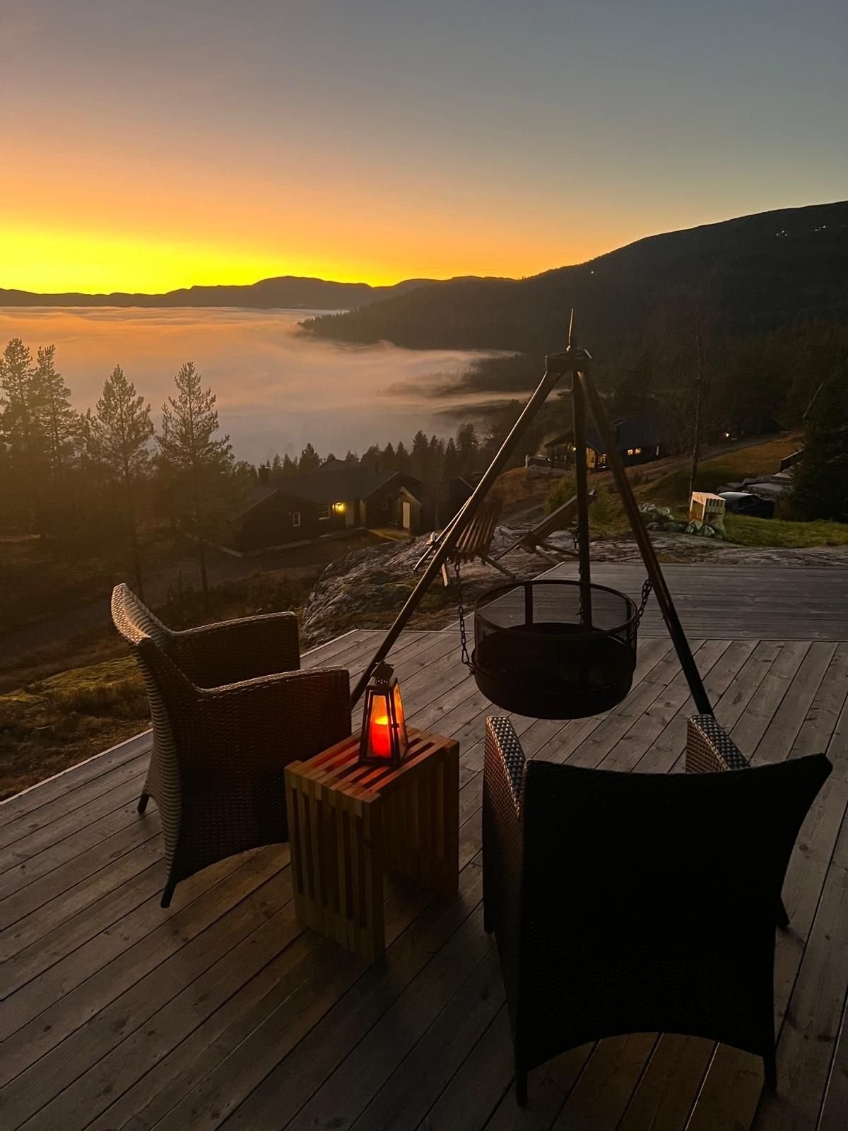 Kveldsutsikt mot Haglebu. Her kan man sitte og se på solnedgangen mens man nyter bålpanne livet både vinter som sommer. Galleribilde