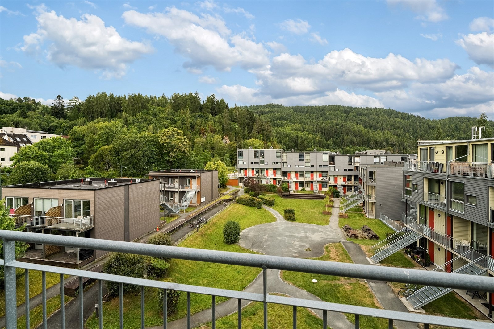 4. etasje: Stue/kjøkken, soverom og balkong. Galleribilde