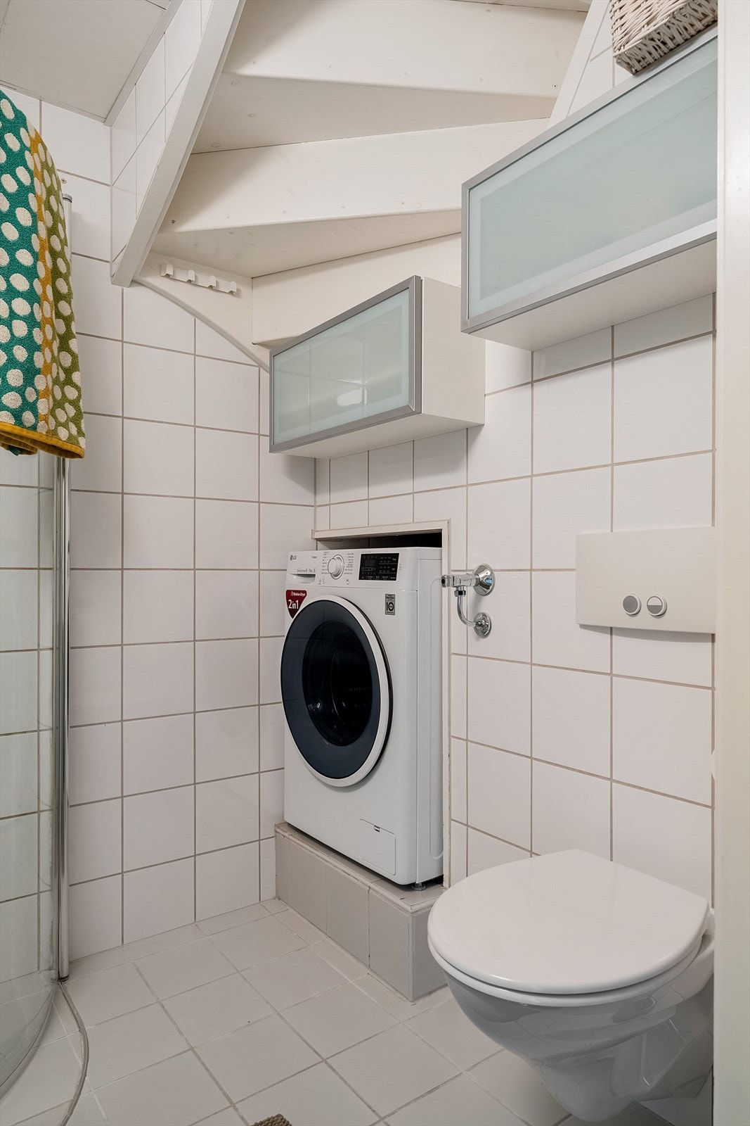 Det er opplegg for vaskemaskin på badet. Galleribilde