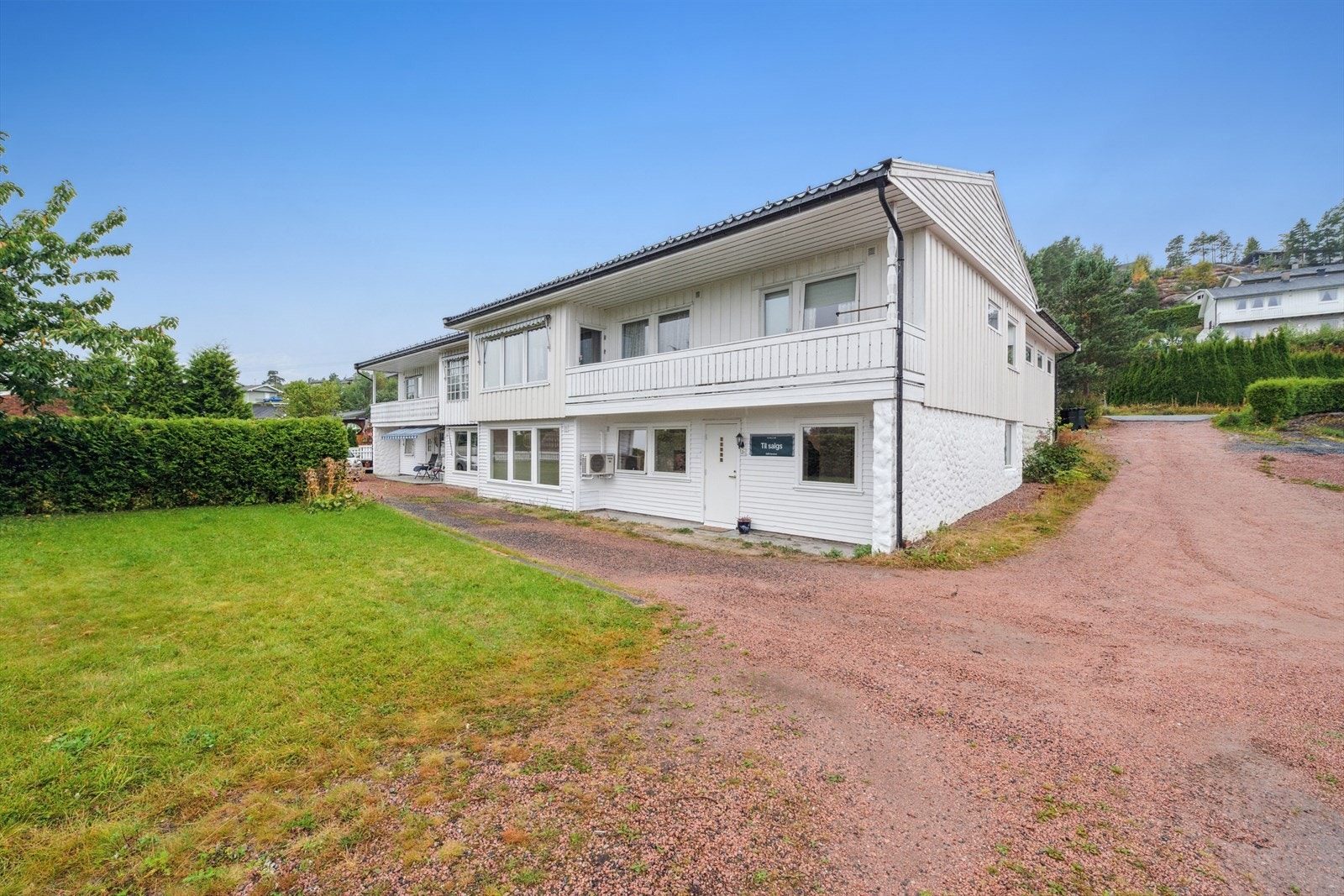 Leiligheten ligger i et barnevennlig og rolig boligområde på Ebbestad i Svelvik Galleribilde