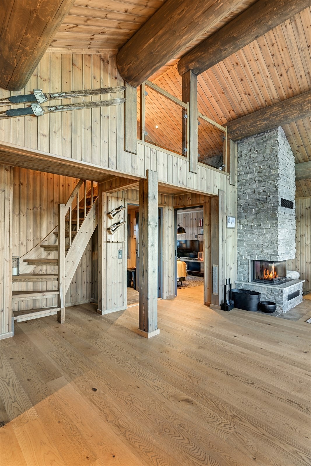 Opp til hems med mesanin og disponibelt rom. Galleribilde