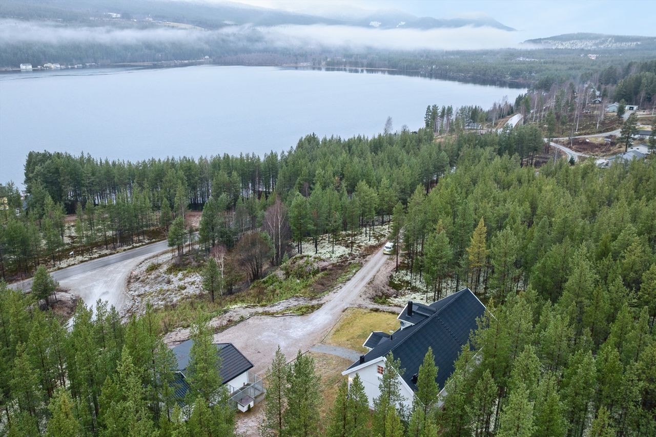 Boligens plassering gir umiddelbar nærhet til naturen. Galleribilde