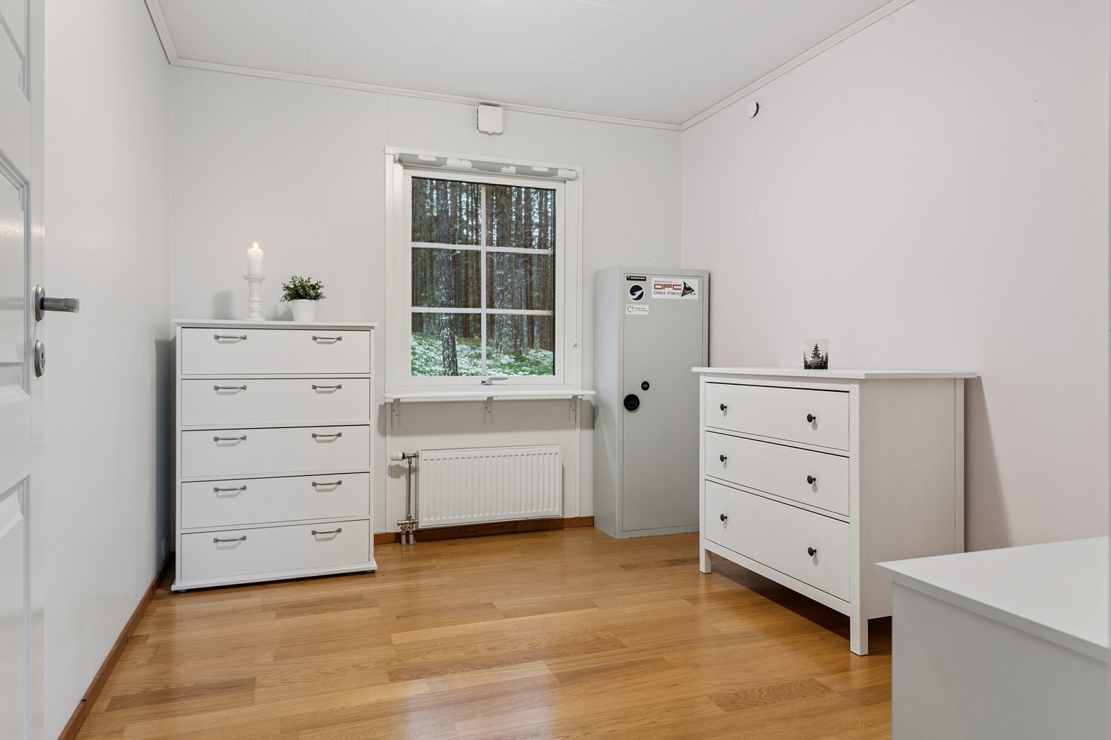 Det tredje soverommet i første etasje, vendt mot skogen. Galleribilde