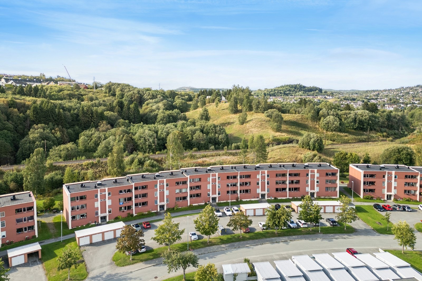 Her får du en leilighet med en flott beliggenhet og med en strålende utsikt over Romolslia. Galleribilde