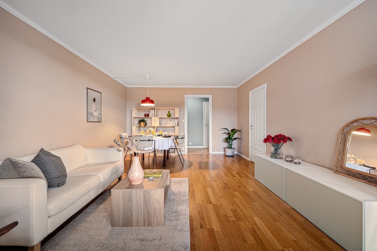 - I stuen er det sentralvarme gjennom radiator - Galleribilde