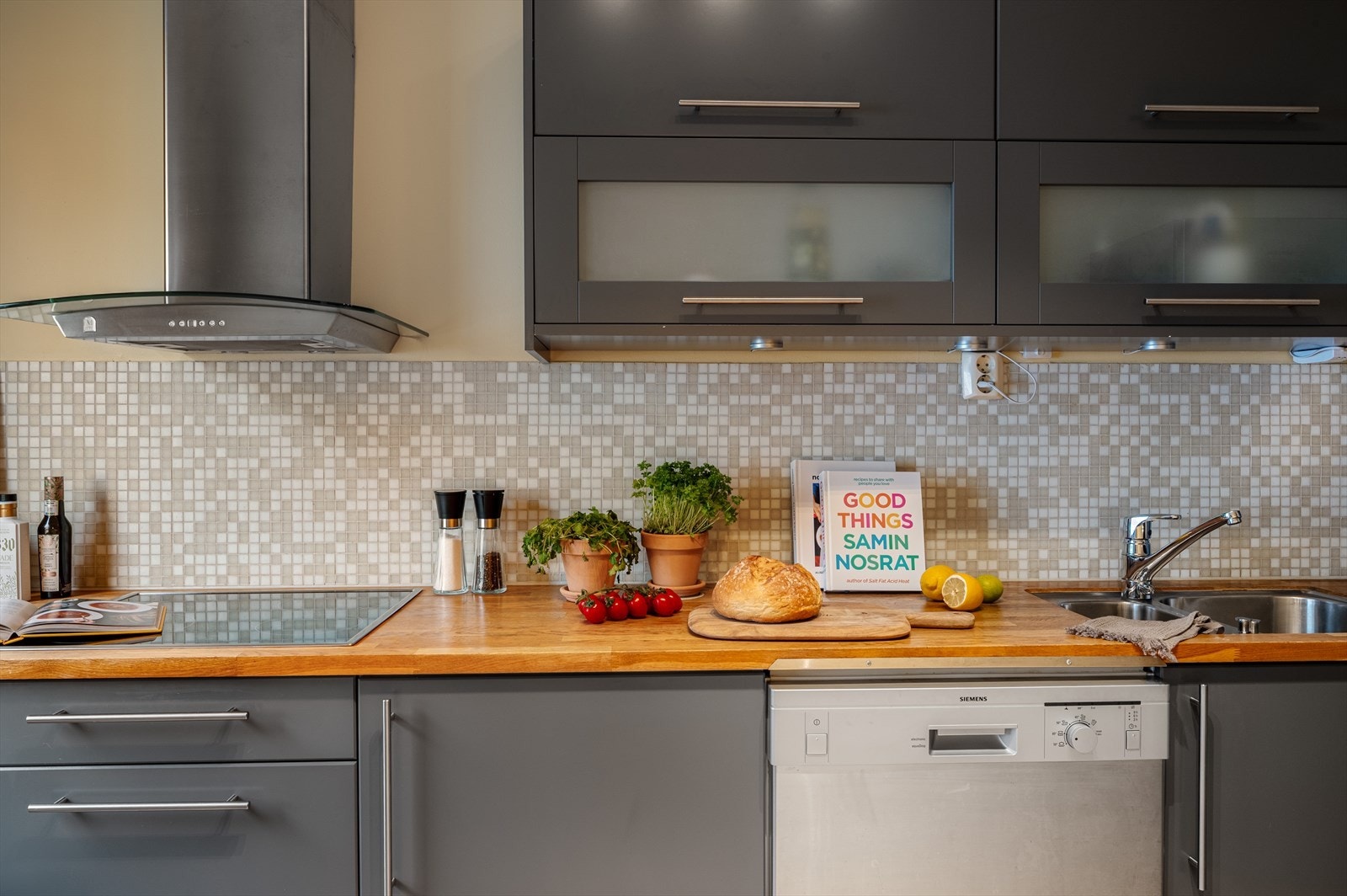 - Alle integrerte hvitevarer på kjøkken medfølger kostnadsfritt - Galleribilde