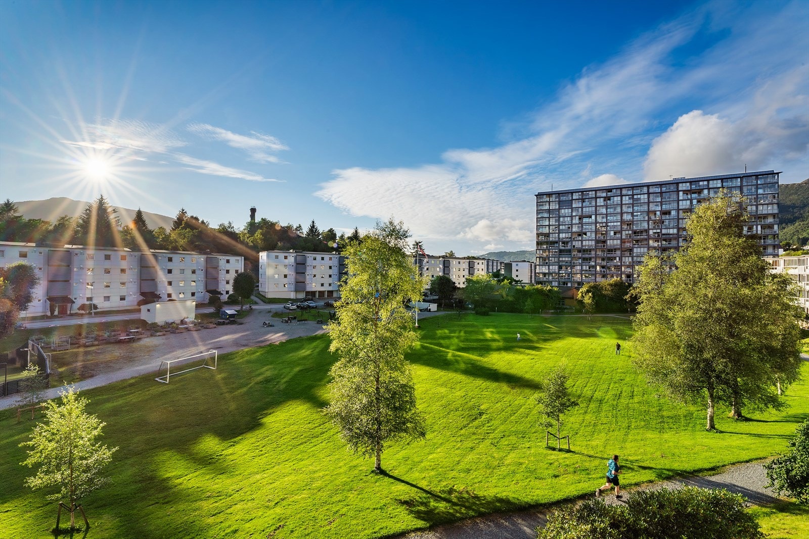 - Mannsverk Boliglag AS ble etablert på slutten av femtitallet og totalt ble det bygget 588 leiligheter. Leilighetene er fordelt på en høyblokk og 10 lavblokker - Galleribilde