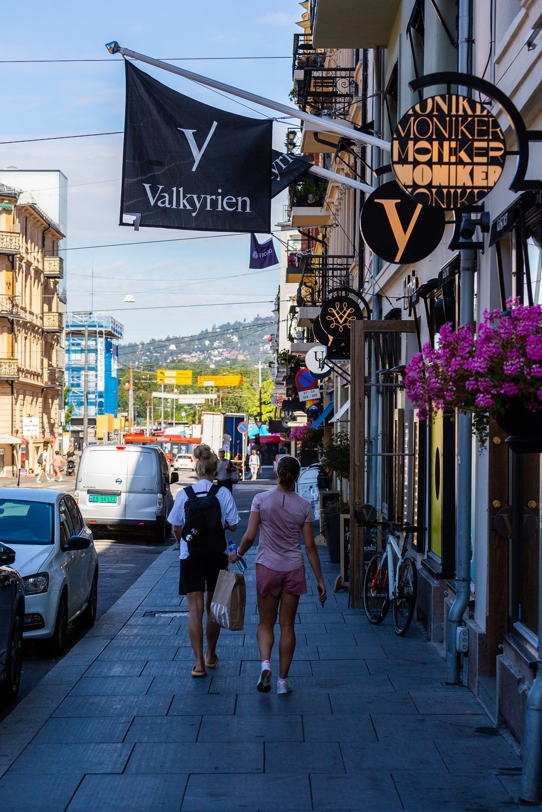 Valkyrien med flere shoppingmuligheter, og med vinmonopol, café og forretninger får du alt du har behov for her. Galleribilde