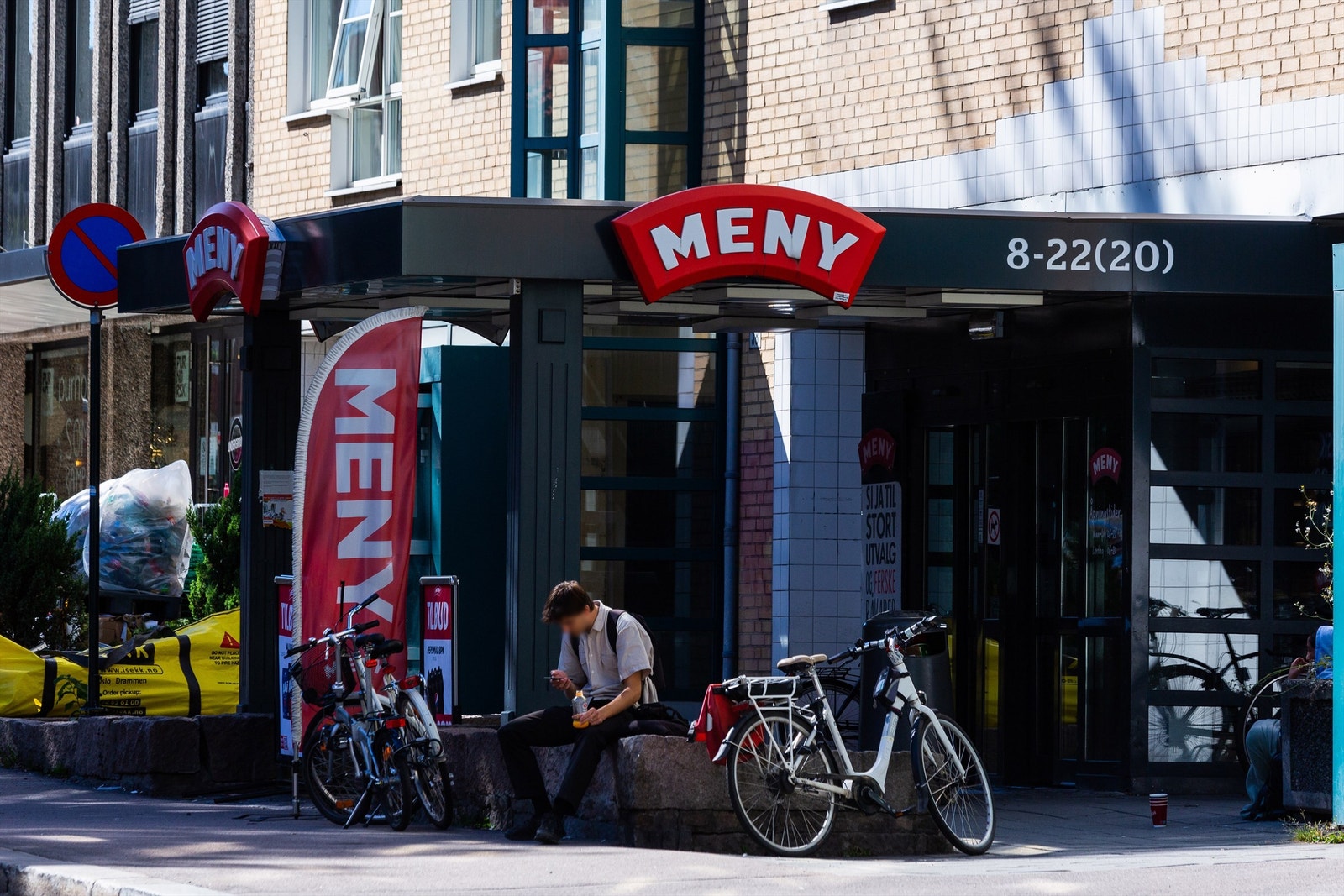 Meny Bogstadveien med et bredt utvalg varer. Galleribilde