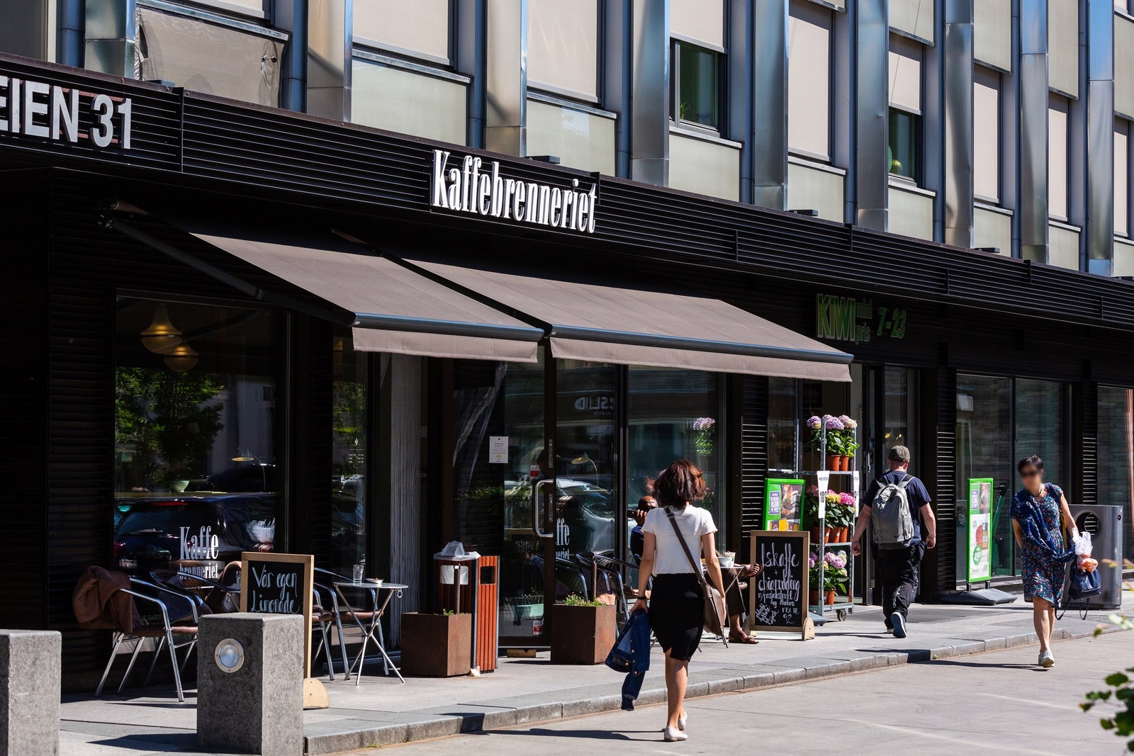 Lenger ned i gaten ligger både Kiwi og Kaffebrenneriet i Hegdehaugsveien. Galleribilde