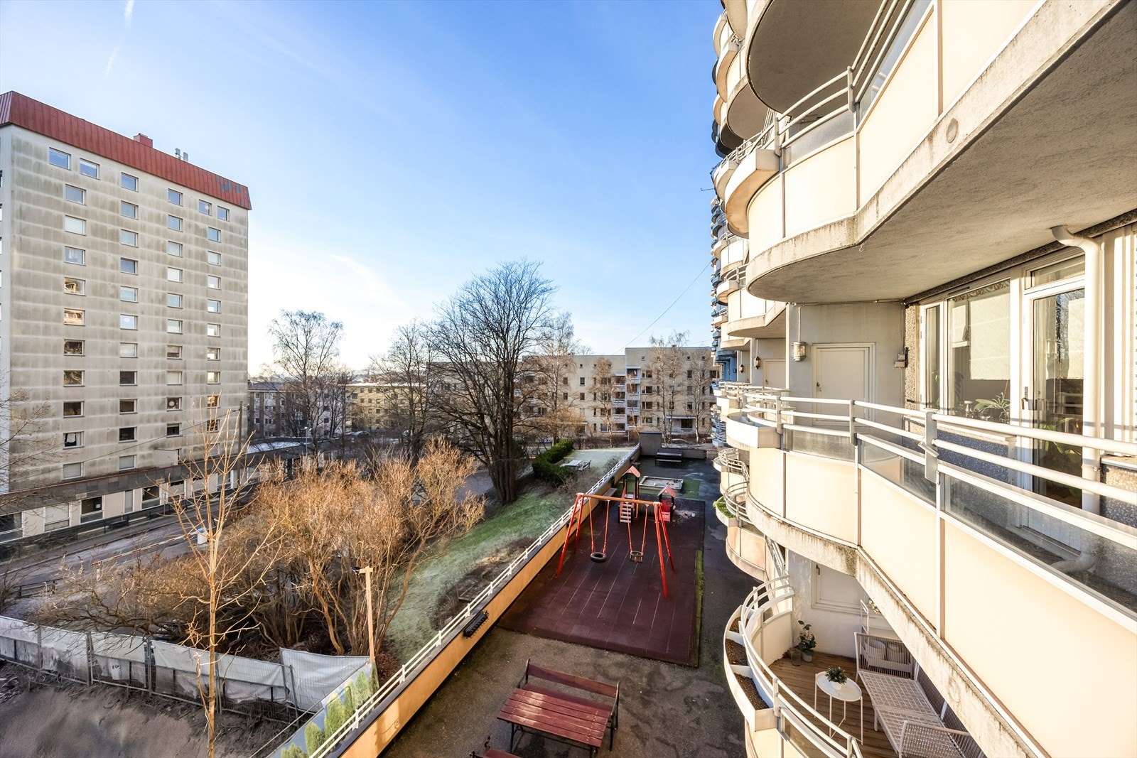 Hyggelig utsikt fra balkong. Galleribilde