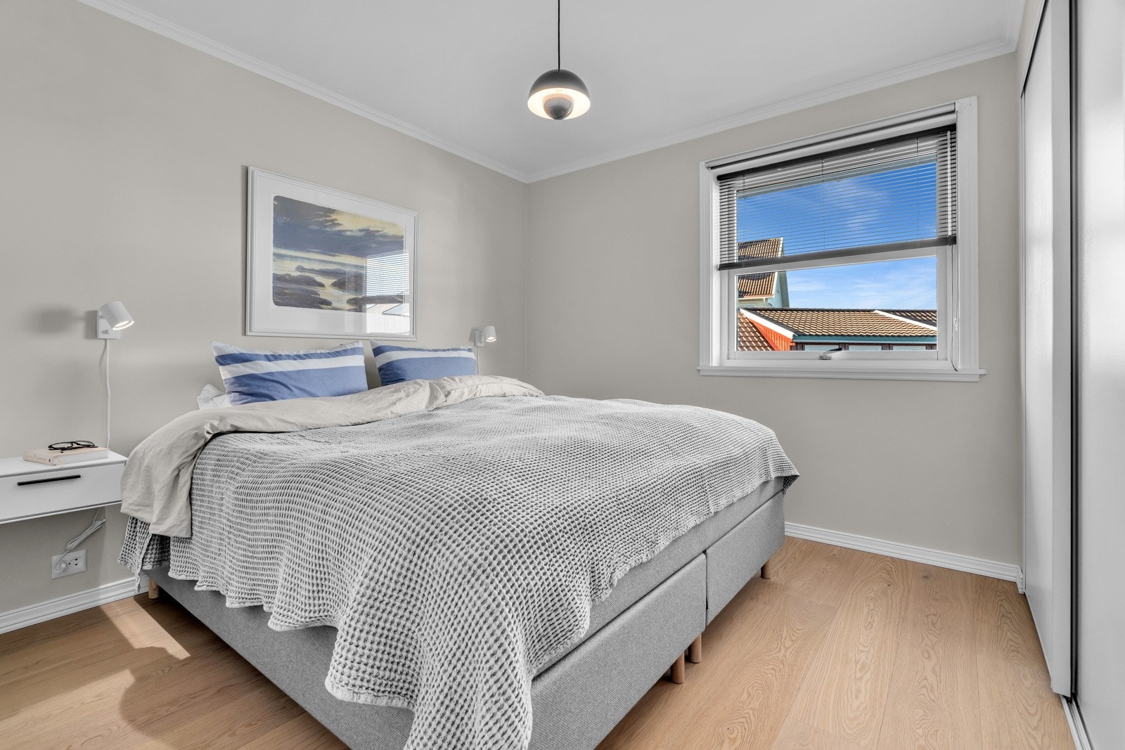 I hoveddelen er det tre soverom i hovedetasjen, her fra soverom 2. Galleribilde