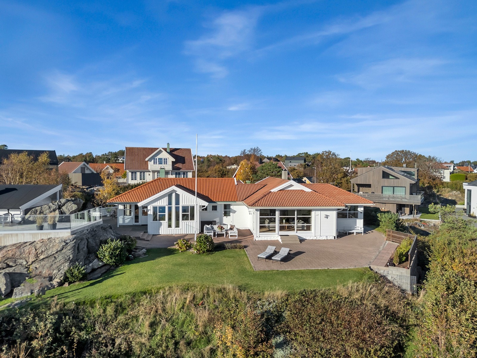 Boligen består av to bruksenheter, den eldste delen er bygd i 1990 og tilbyggsdelen i 2004. Galleribilde