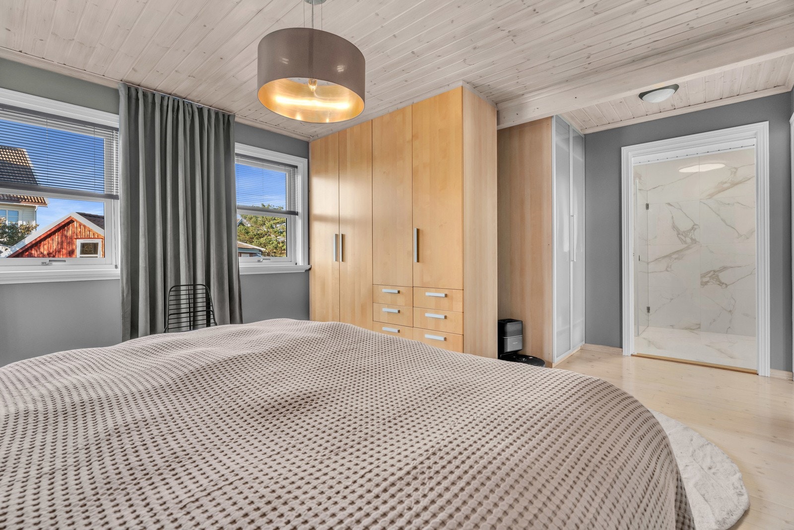 Fra soverommet er det direkte adkomst til bad. Galleribilde