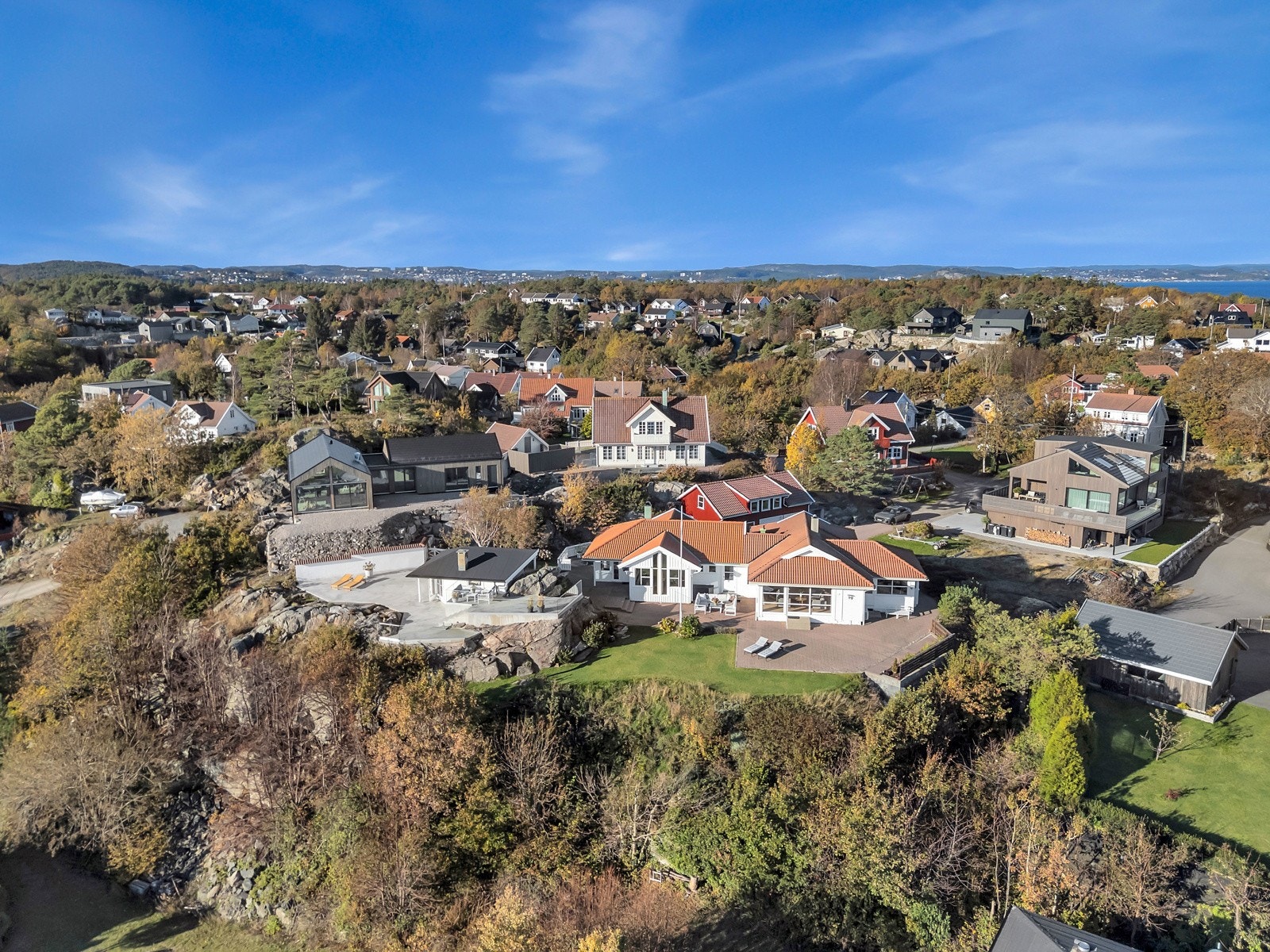 Dronebilde tatt fra syd. Galleribilde