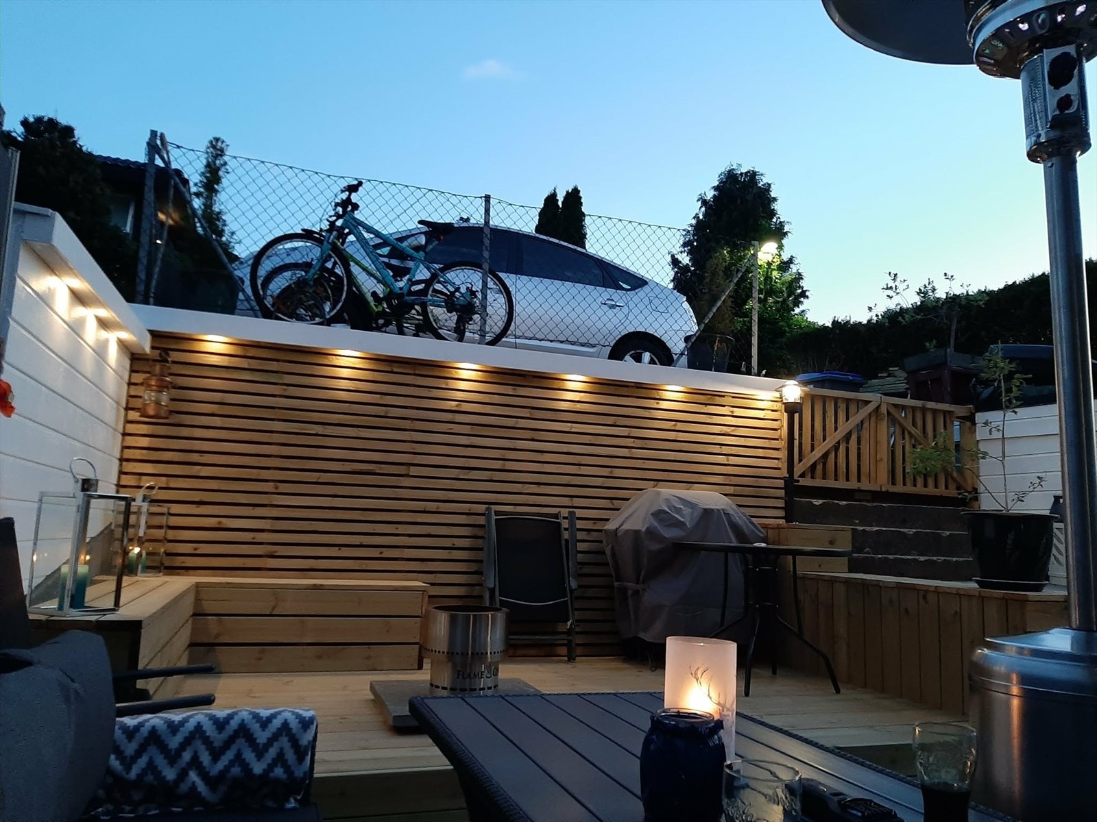 Terrassen har fin kveldsbelysning Galleribilde