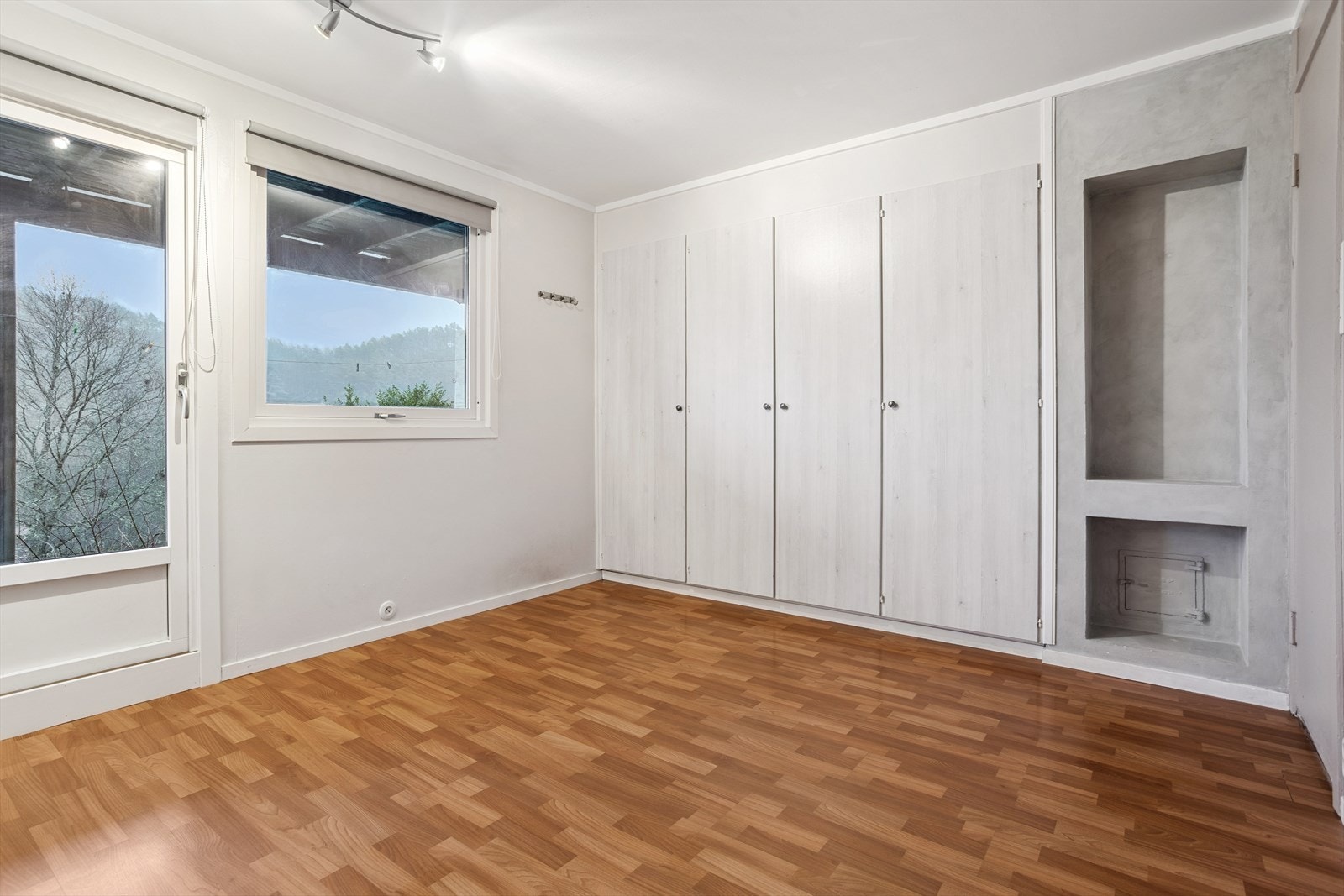 Soverom 2 i underetasjen med adkomst til markterrassen. Galleribilde