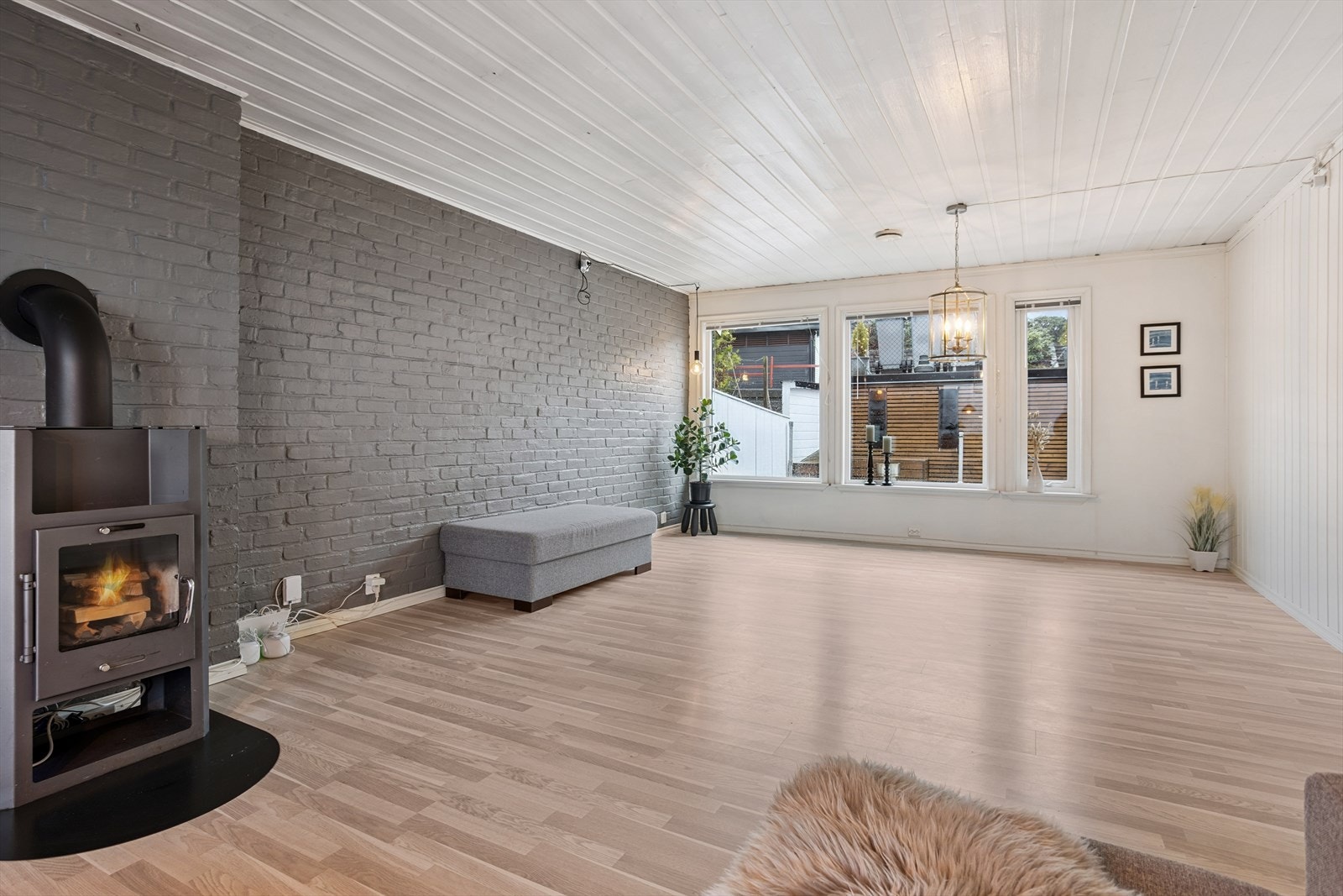 God plass til spisestue og øvrig stuemøblement Galleribilde