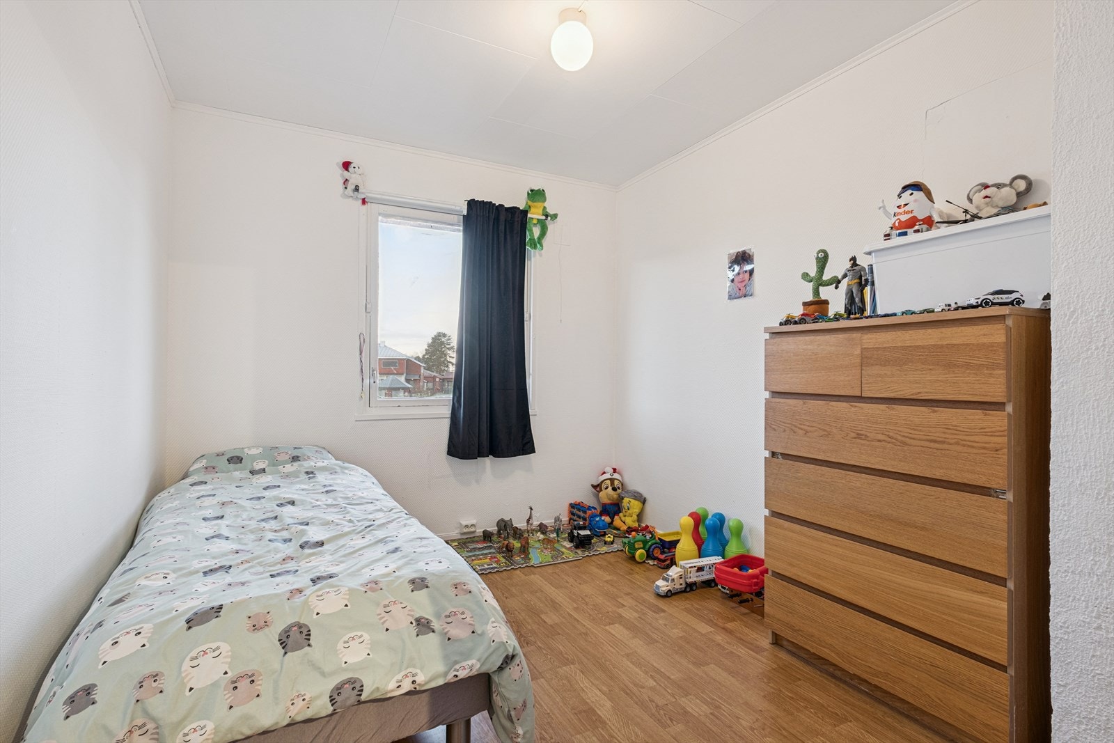 Soverom 3 er også på 9 kvm med plass til garderobe. Galleribilde