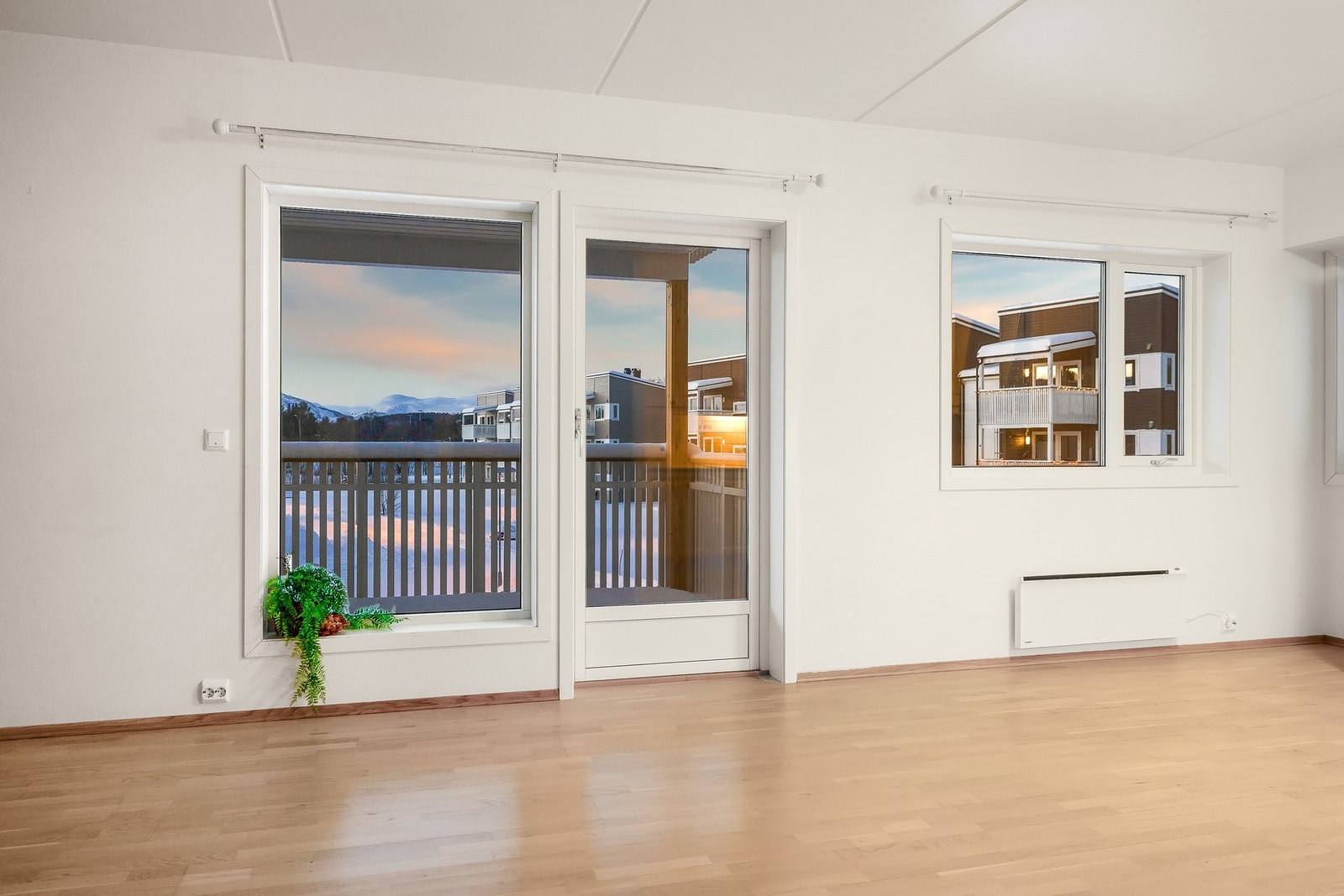 Fra stuen er det direkte adkomst til balkongen. Galleribilde