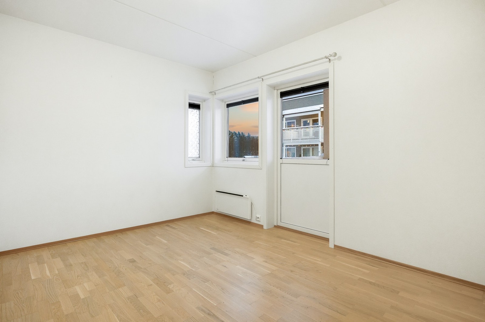 Det ene soverommet har i tillegg utgang til en egen balkong - et perfekt sted for å nyte morgenkaffen. Galleribilde