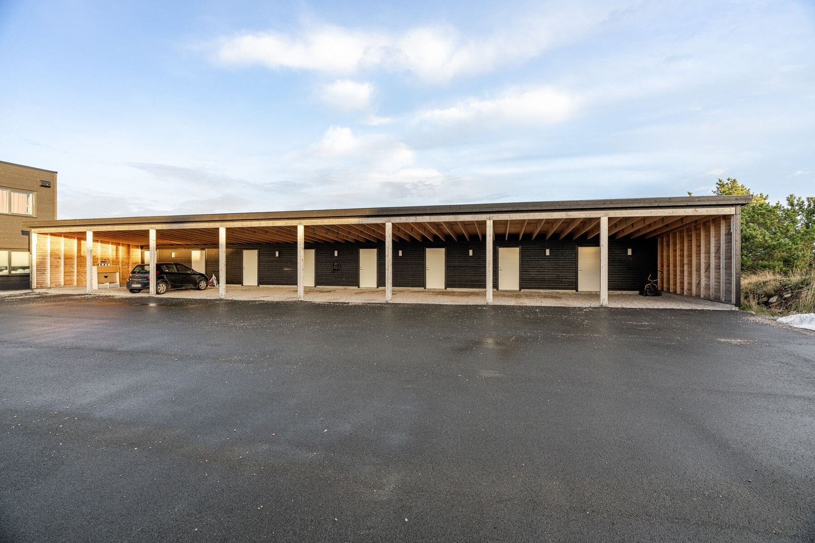 Parkering i carport Galleribilde