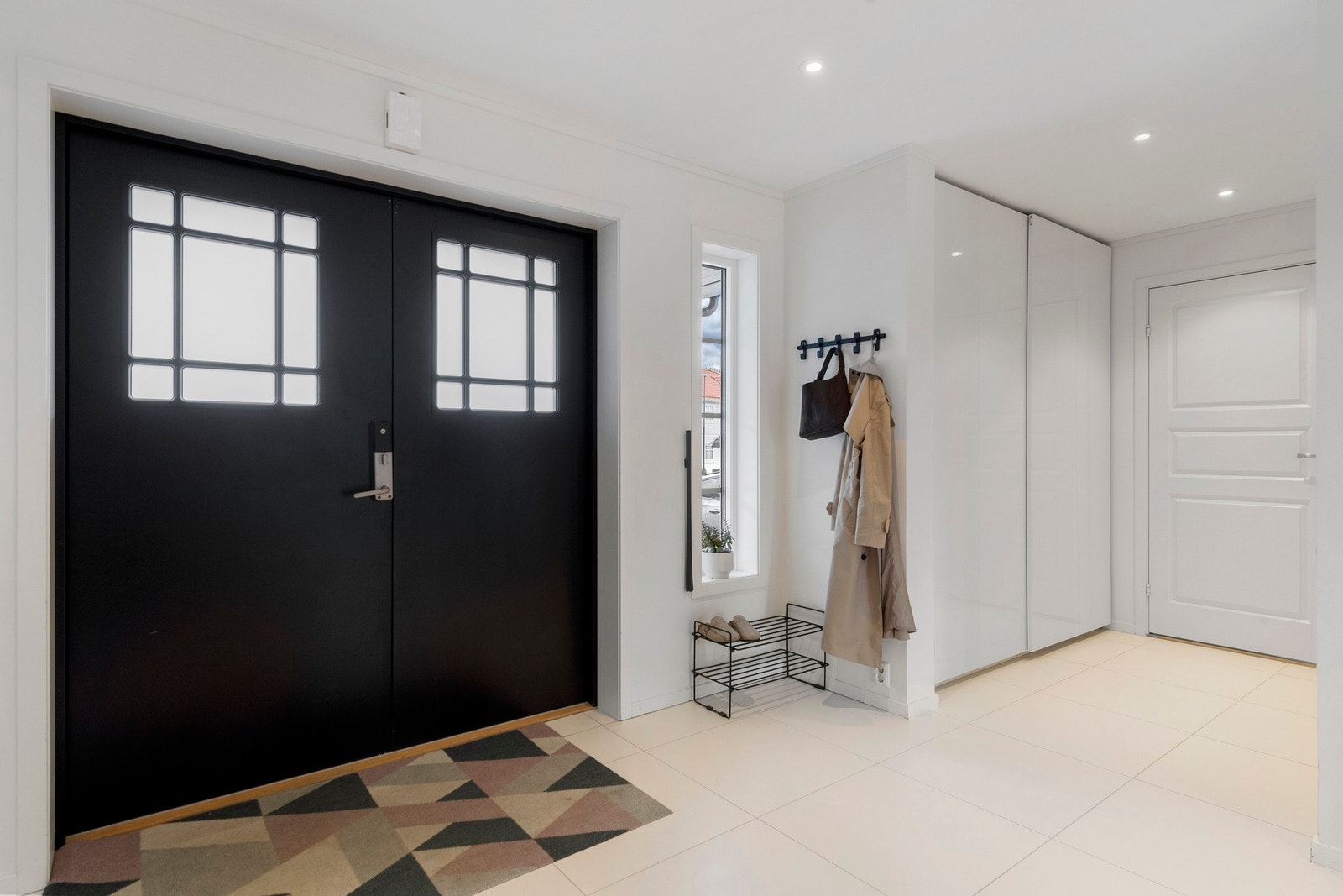 Stor hall med god garderobeplass Galleribilde