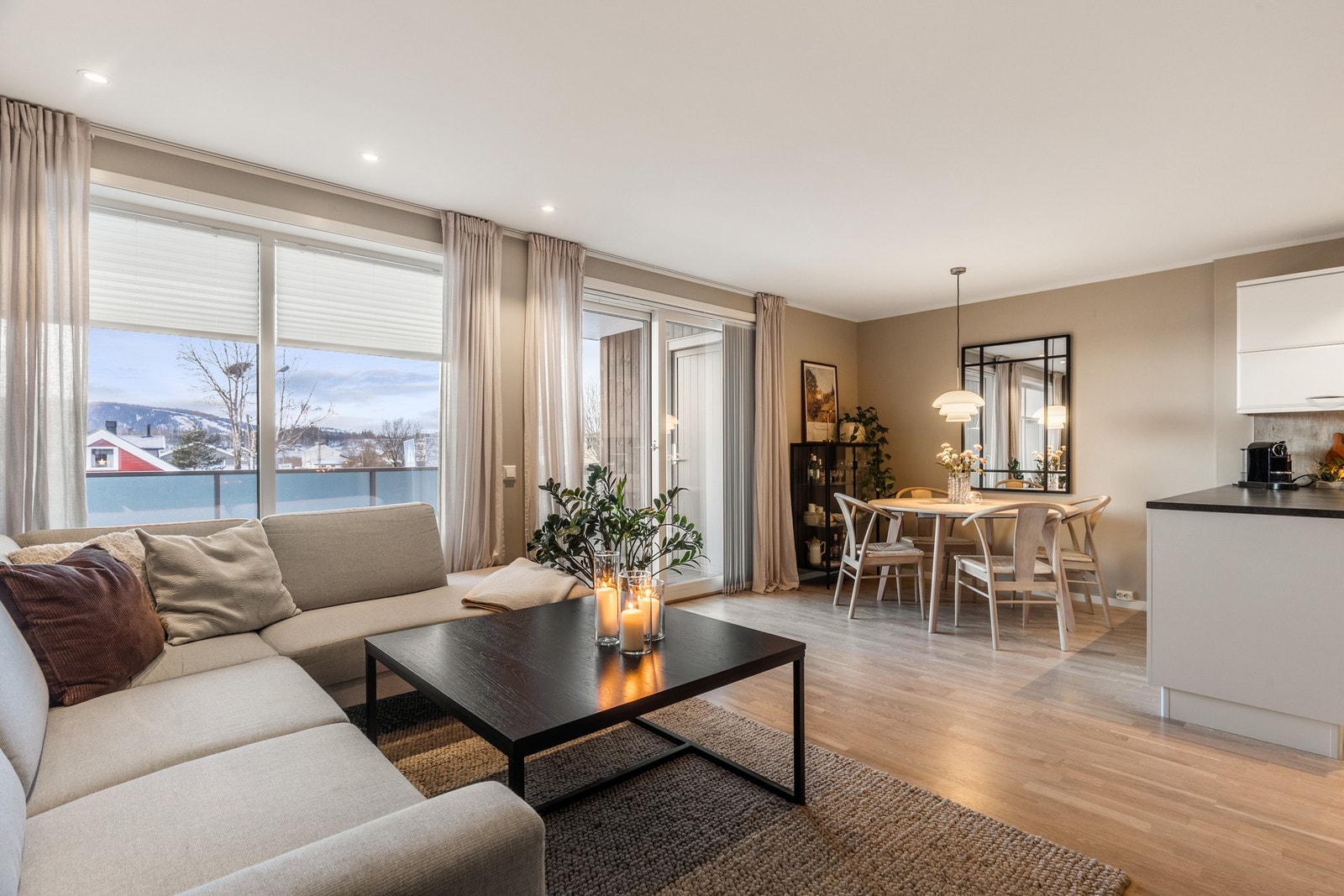 Boligen er varmes opp av balansert ventilasjon og er meget energieffektiv, dette sikrer lave kostnader. Galleribilde