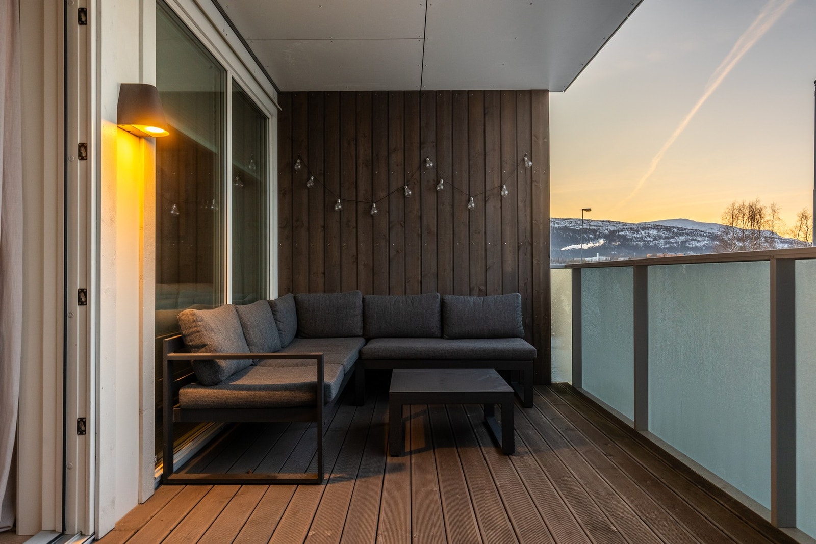 Her har man god plass til ønsket utemøbler. Uteplassen måler 7 kvm. Galleribilde