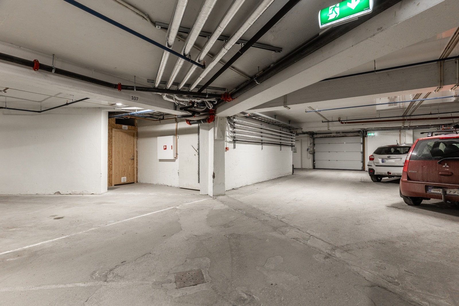 Bilen stiller du enkelt i byggets parkeringskjeller. Galleribilde