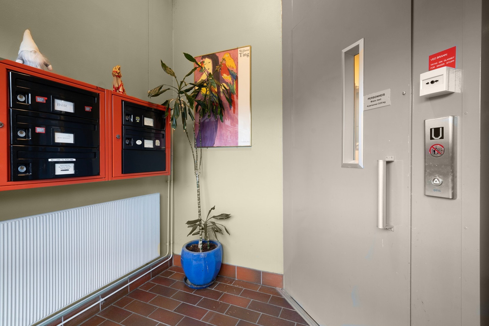 Oppgang med heis som gir enkel og komfortabel adkomst til leiligheten. Galleribilde