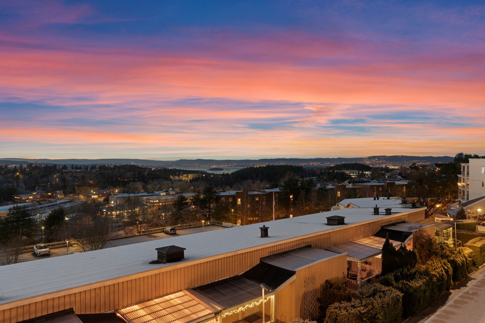 Romslig 3-roms leilighet med vakker utsikt mot Bunnefjorden og upåklagelige solforhold! Galleribilde