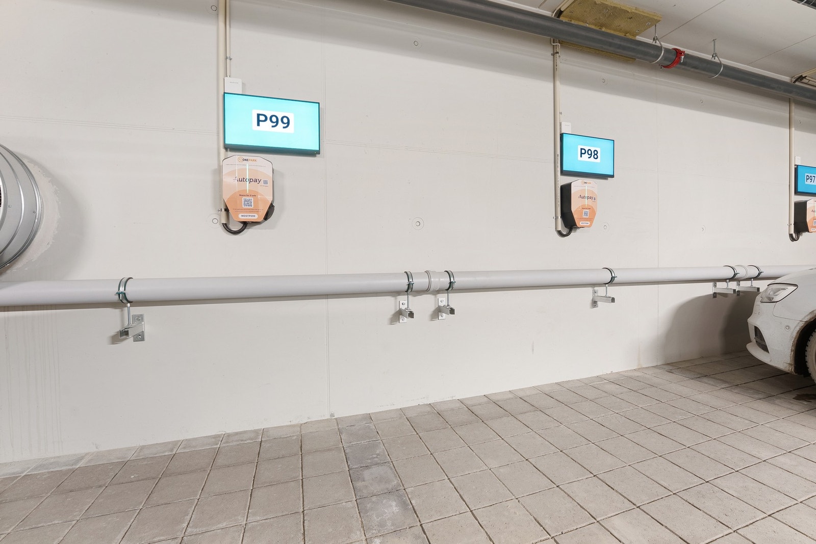 Leilighetene har bruksrett til en flytende parkeringsplass med lademulighet Galleribilde