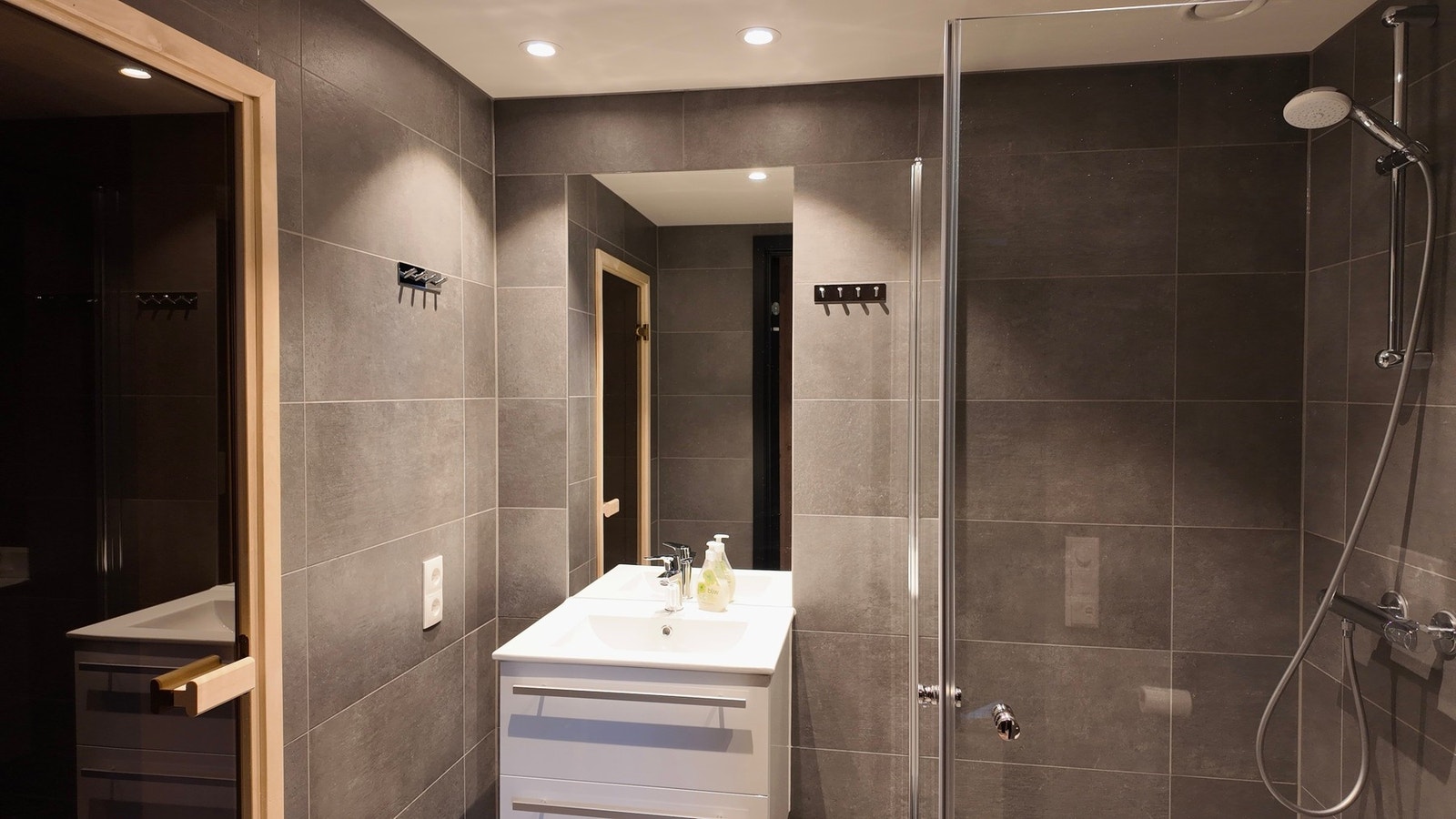 På det ene badet er det badstue Galleribilde